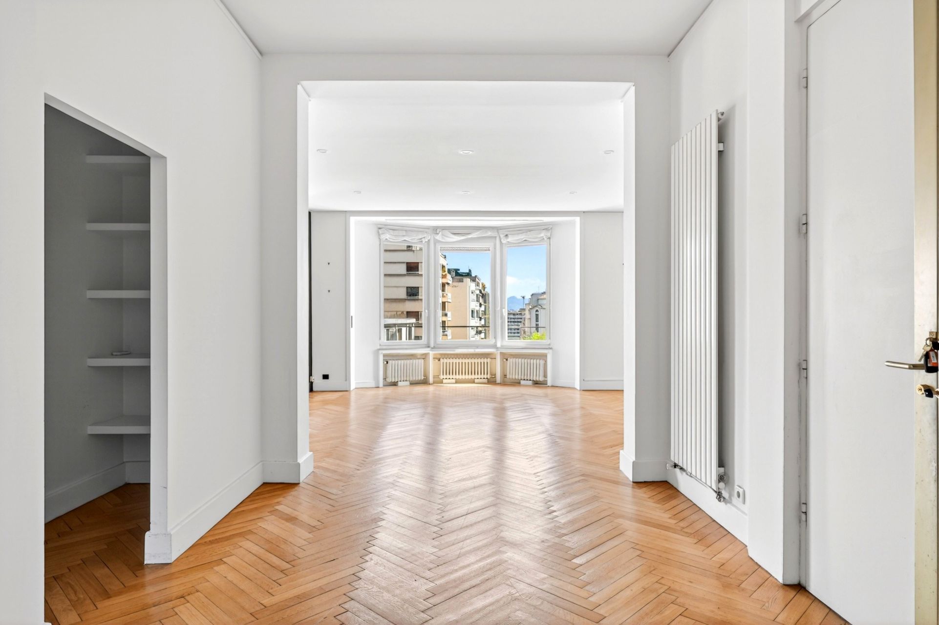 luxury apartment 6 Rooms for sale on MARSEILLE (13008)