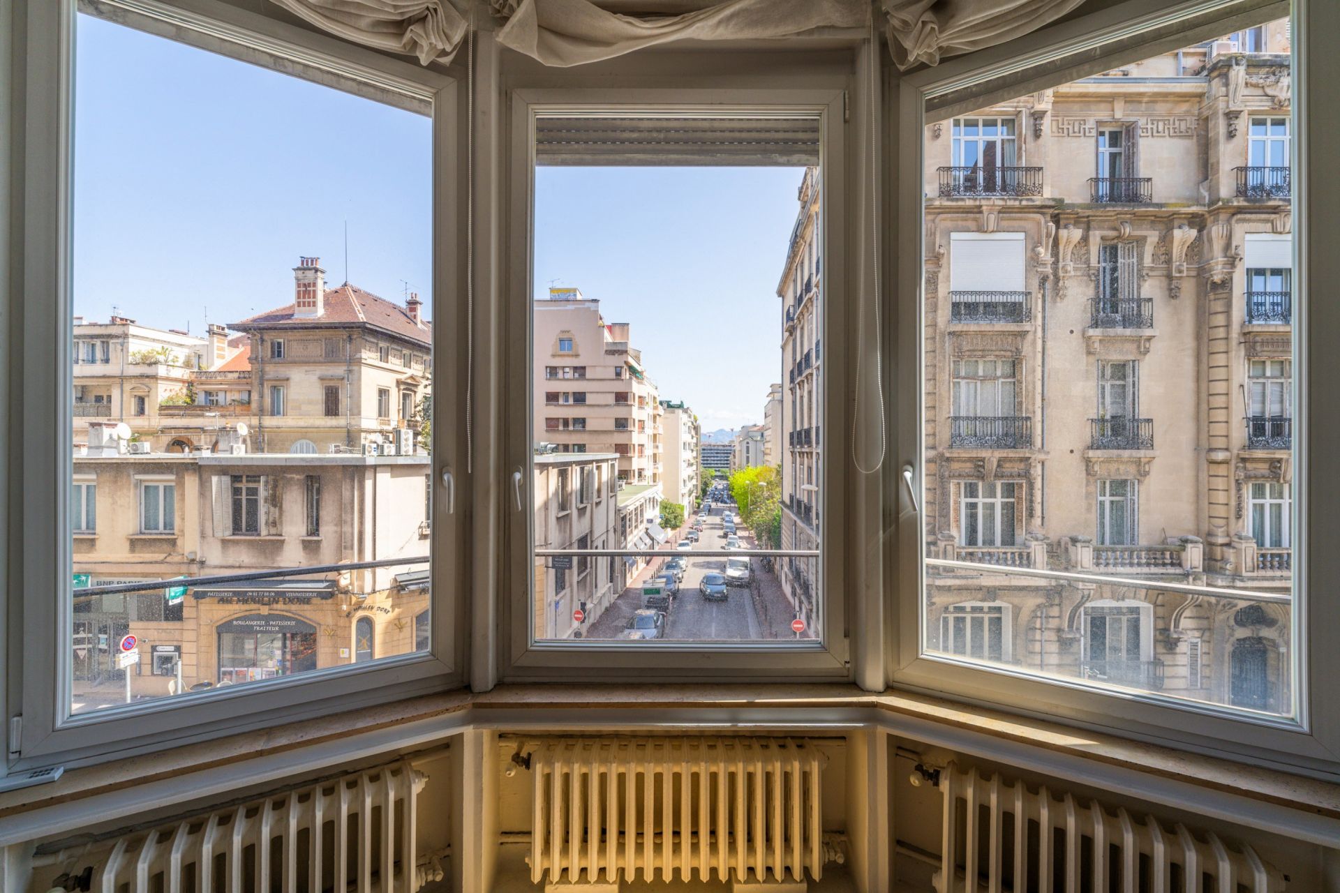 luxury apartment 6 Rooms for sale on MARSEILLE (13008)