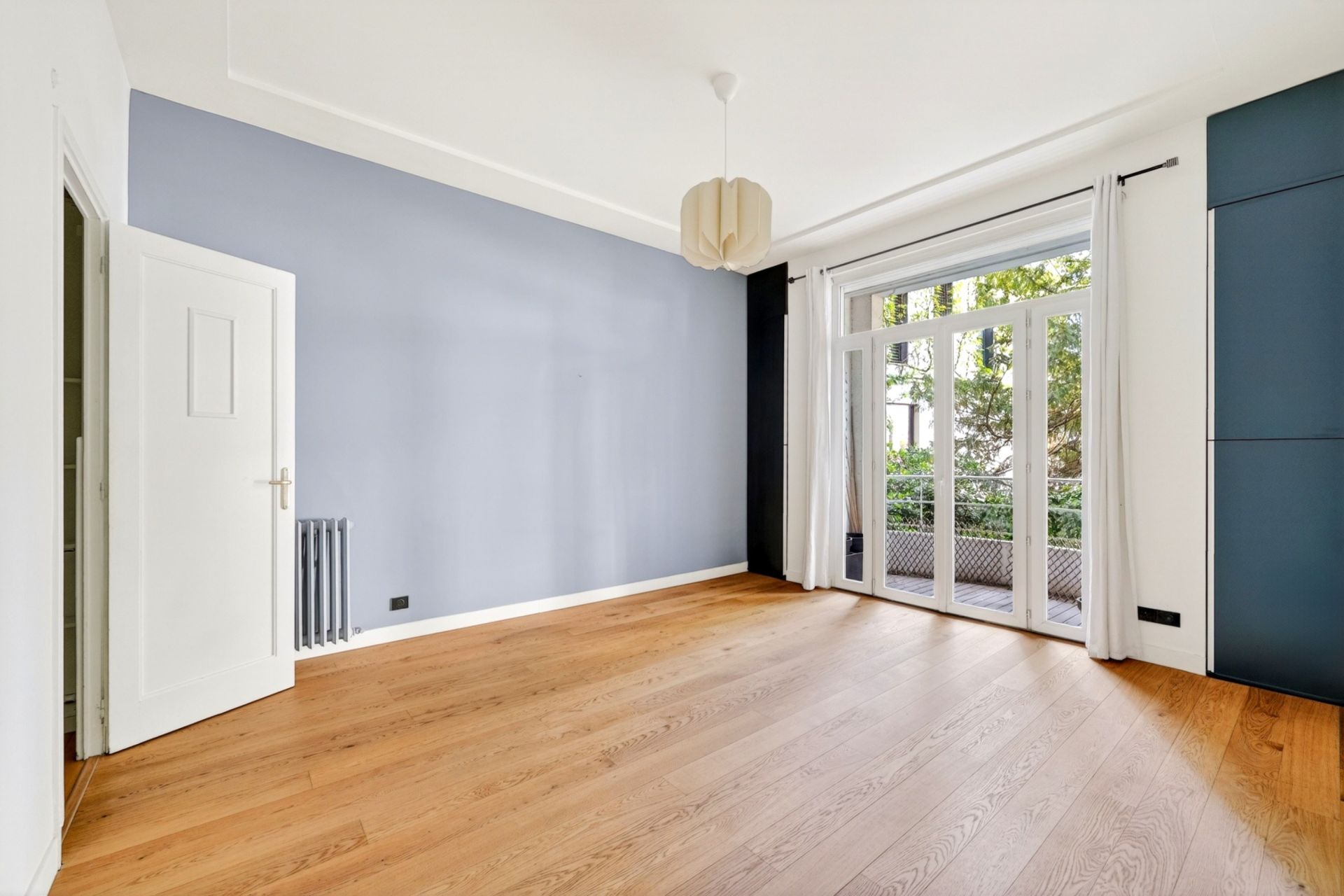 luxury apartment 6 Rooms for sale on MARSEILLE (13008)