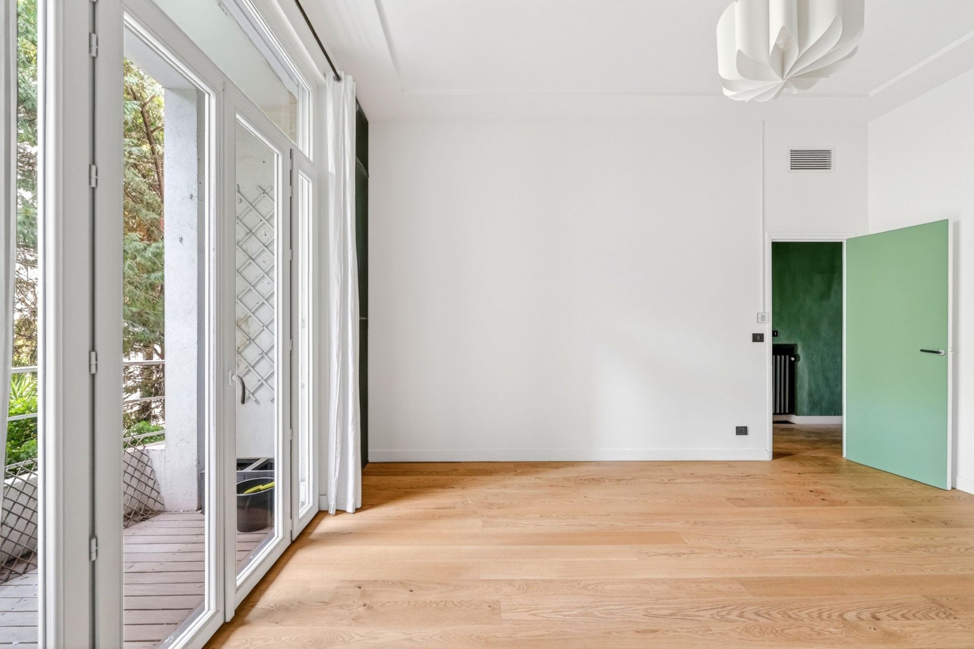 luxury apartment 6 Rooms for sale on MARSEILLE (13008)