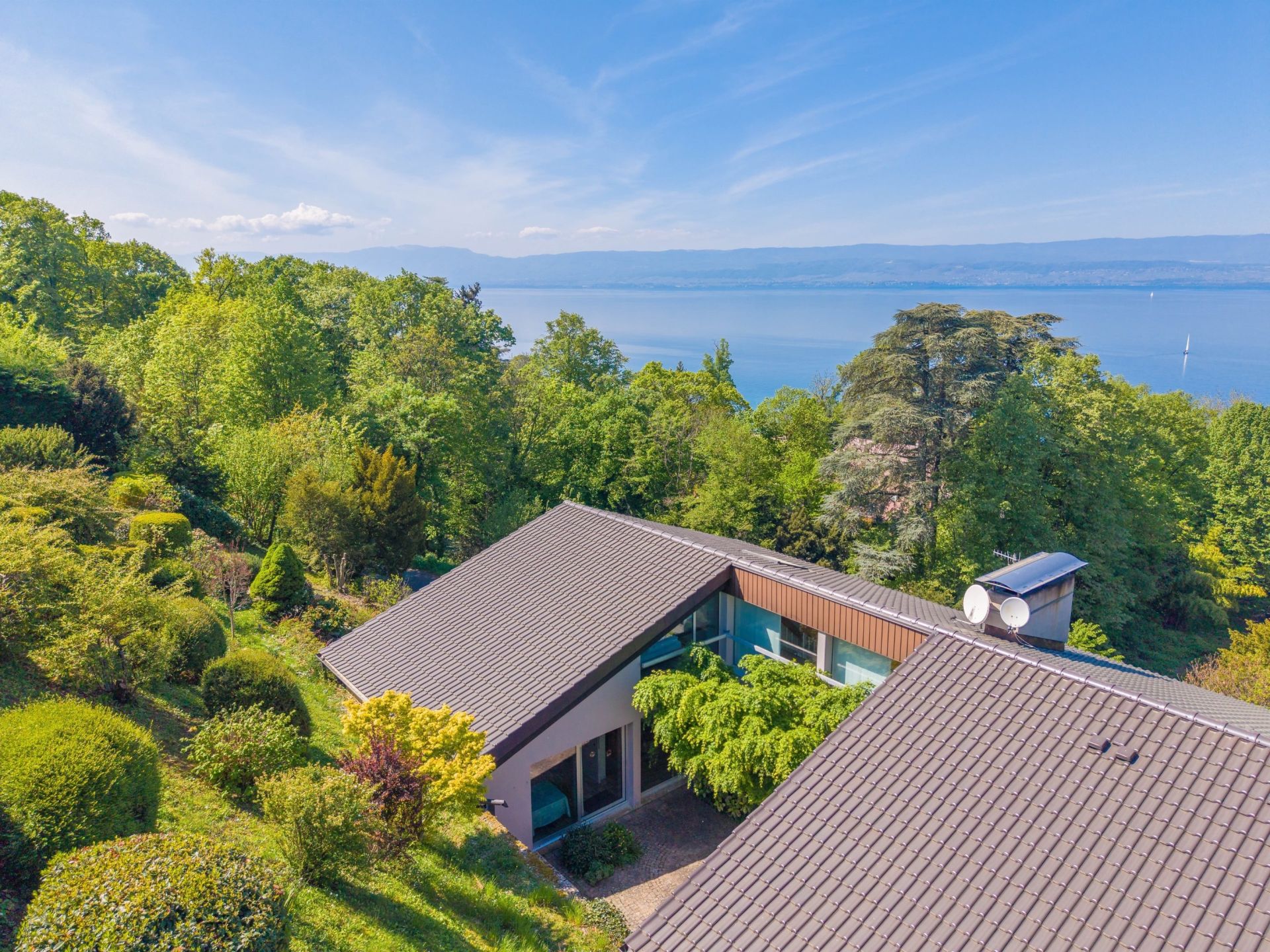 luxury house 7 Rooms for sale on THONON LES BAINS (74200)