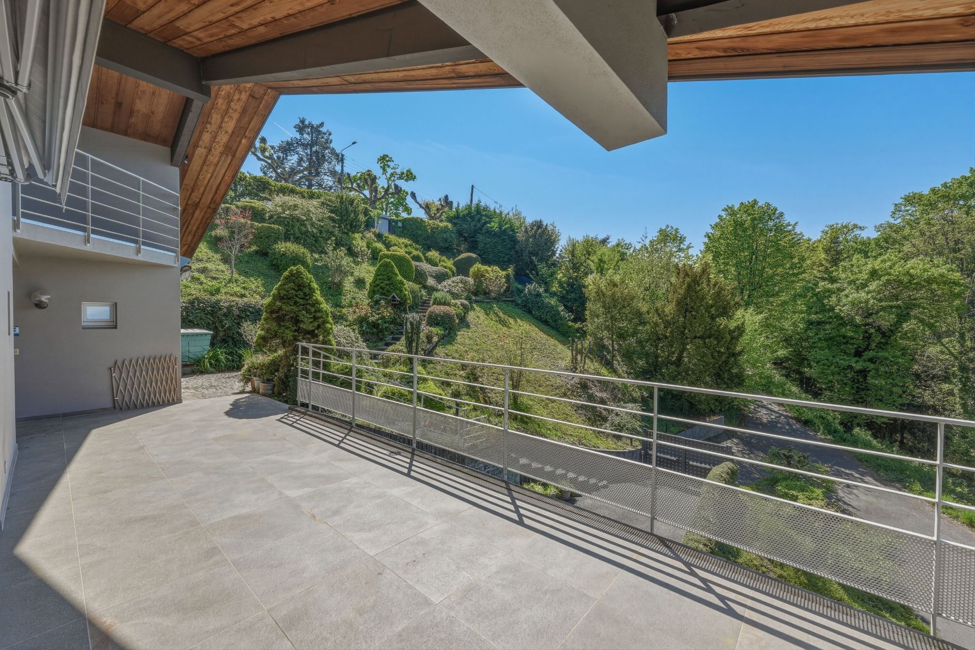 luxury house 7 Rooms for sale on THONON LES BAINS (74200)