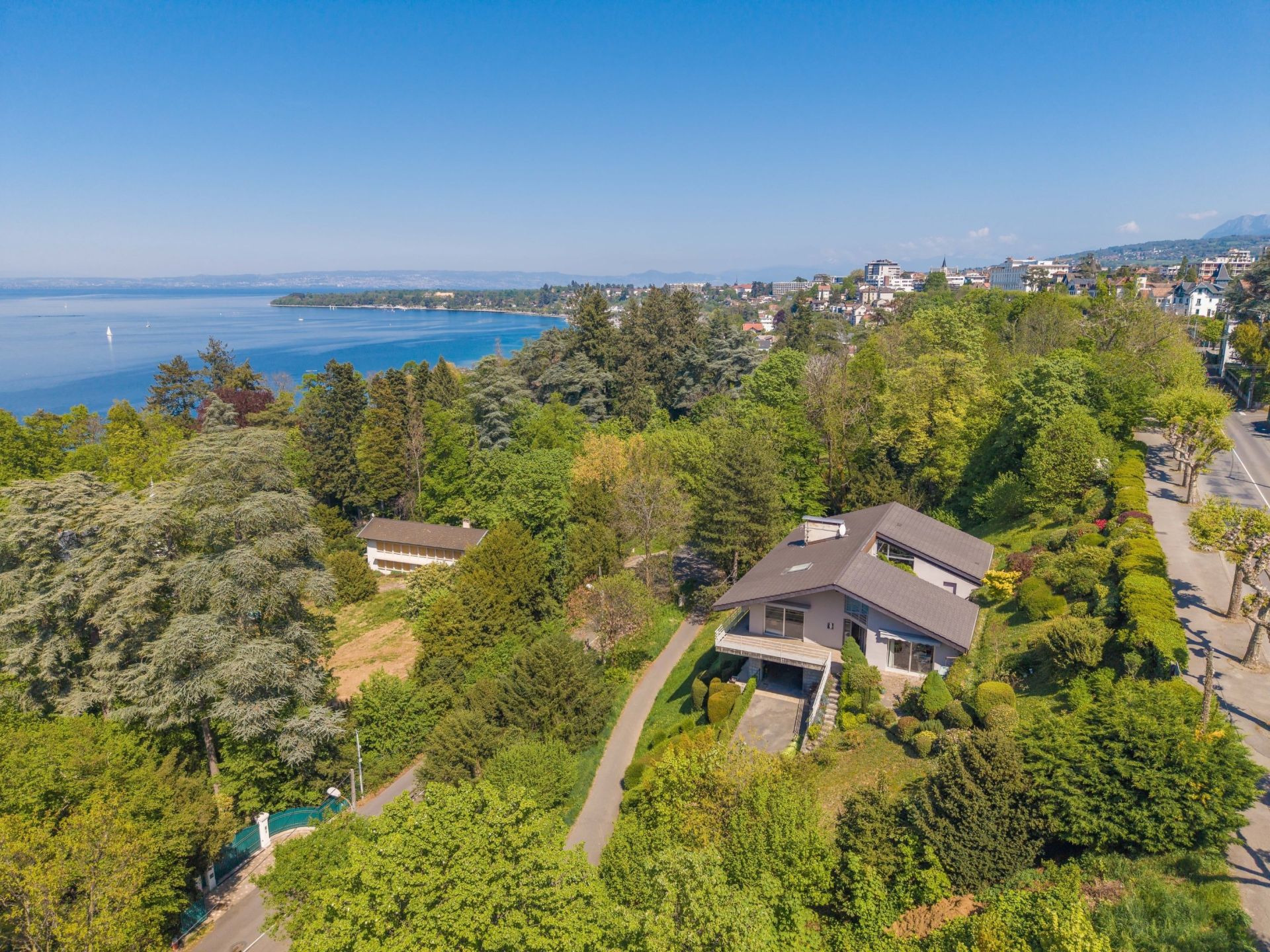 luxury house 7 Rooms for sale on THONON LES BAINS (74200)