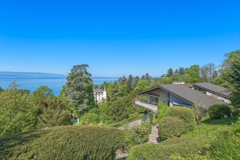 luxury house 7 Rooms for sale on THONON LES BAINS (74200)