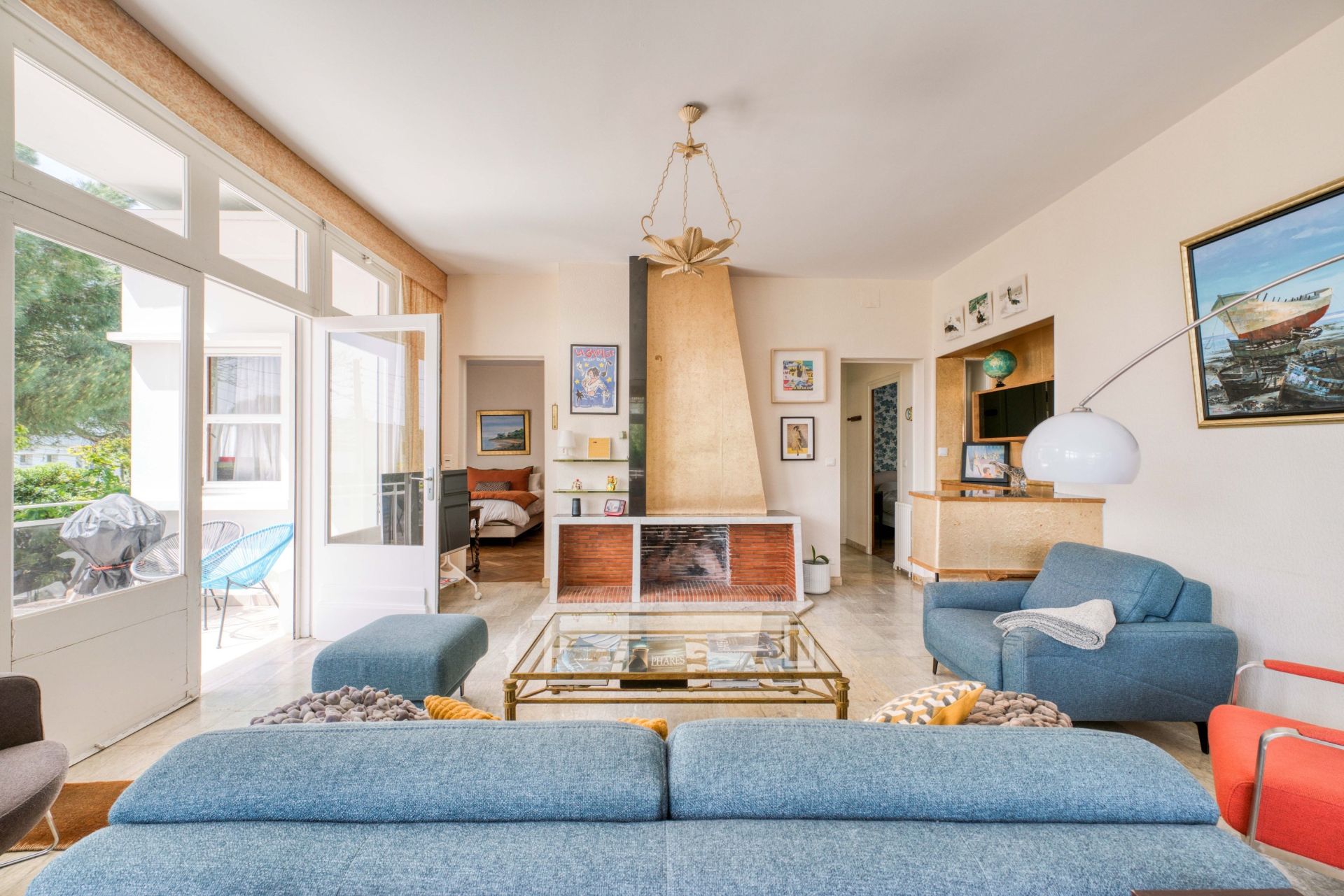 luxury house 8 Rooms for sale on ROYAN (17200)