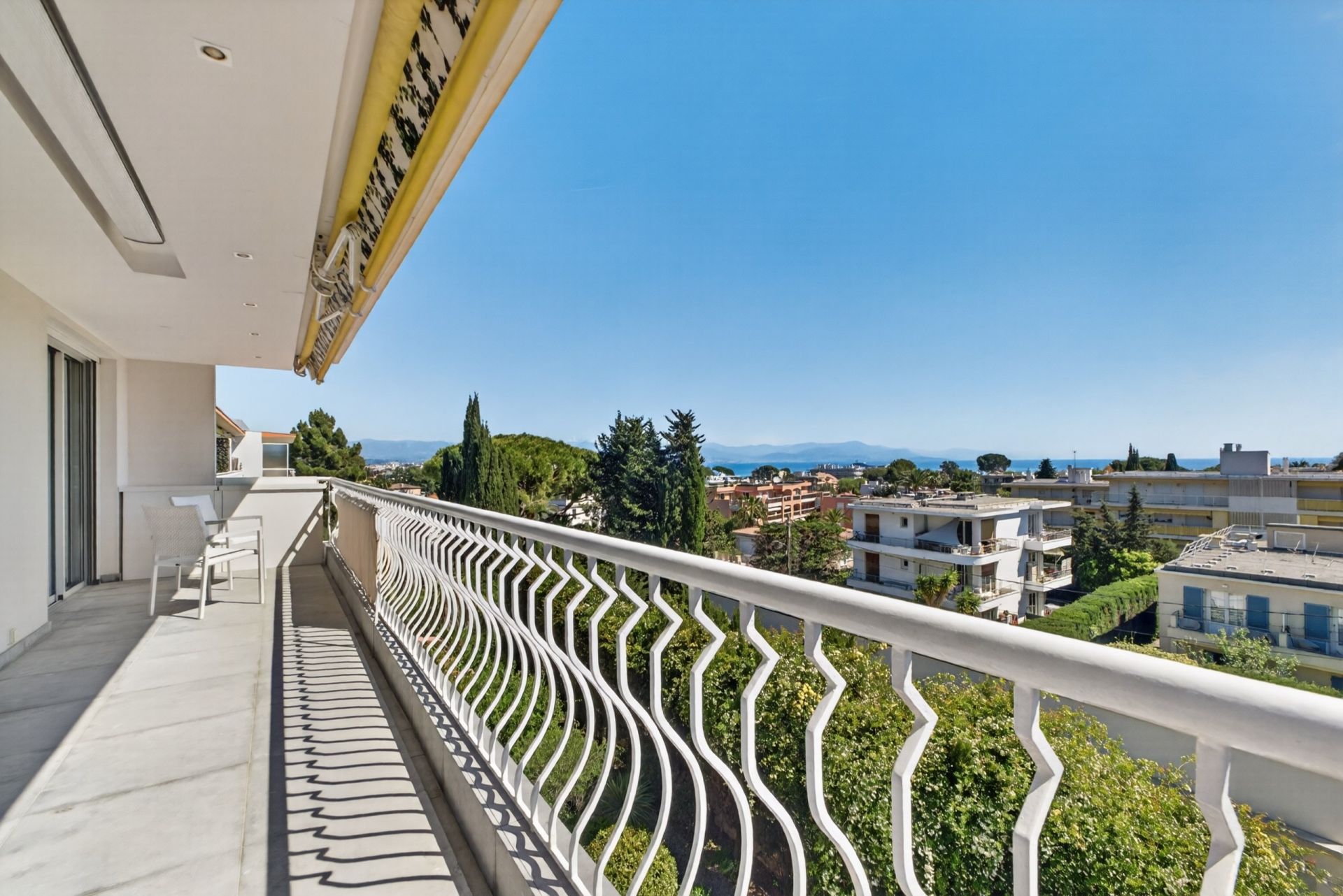 luxury apartment 4 Rooms for sale on ANTIBES (06600)