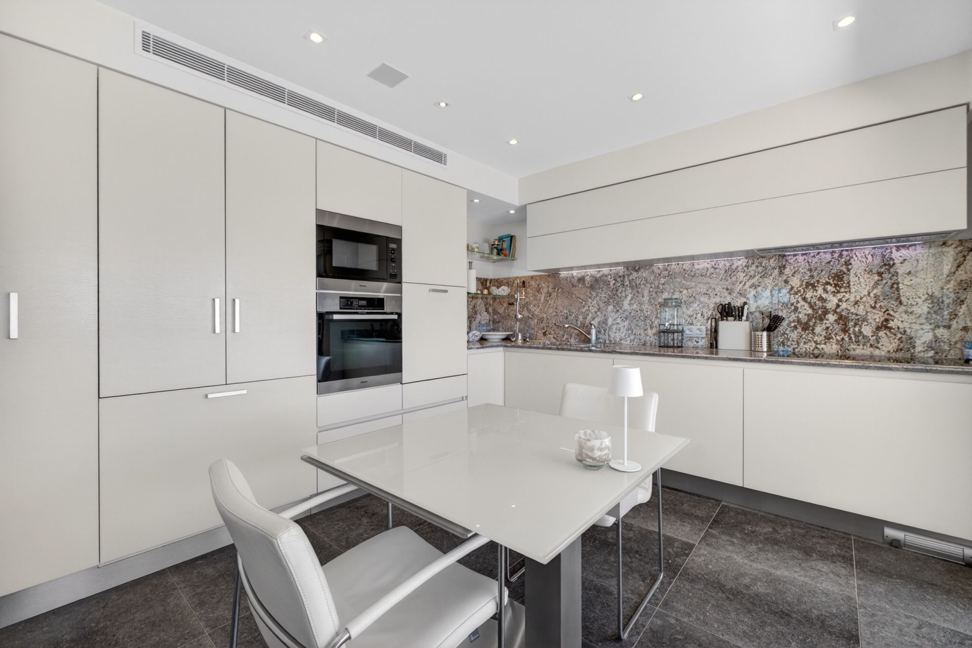 luxury apartment 4 Rooms for sale on ANTIBES (06600)