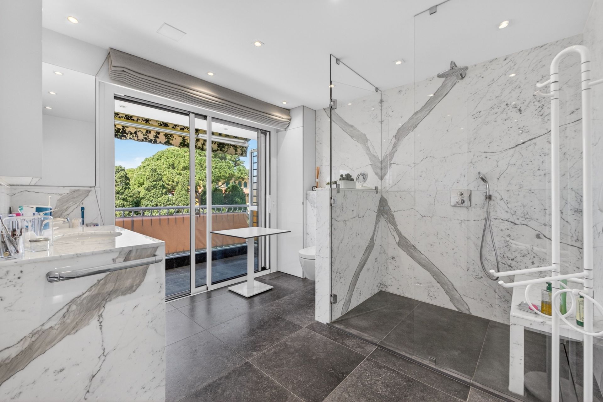 luxury apartment 4 Rooms for sale on ANTIBES (06600)