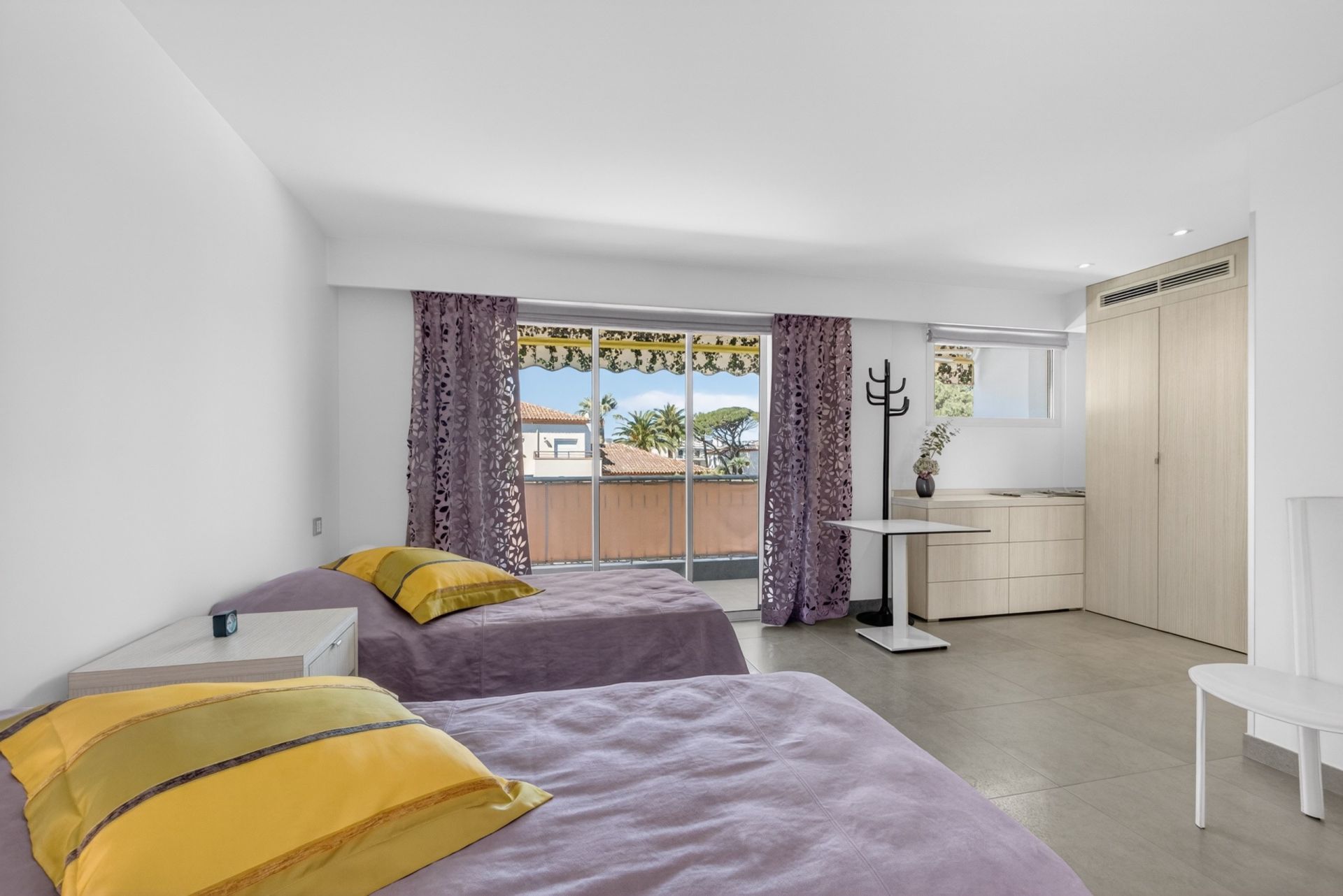 luxury apartment 4 Rooms for sale on ANTIBES (06600)