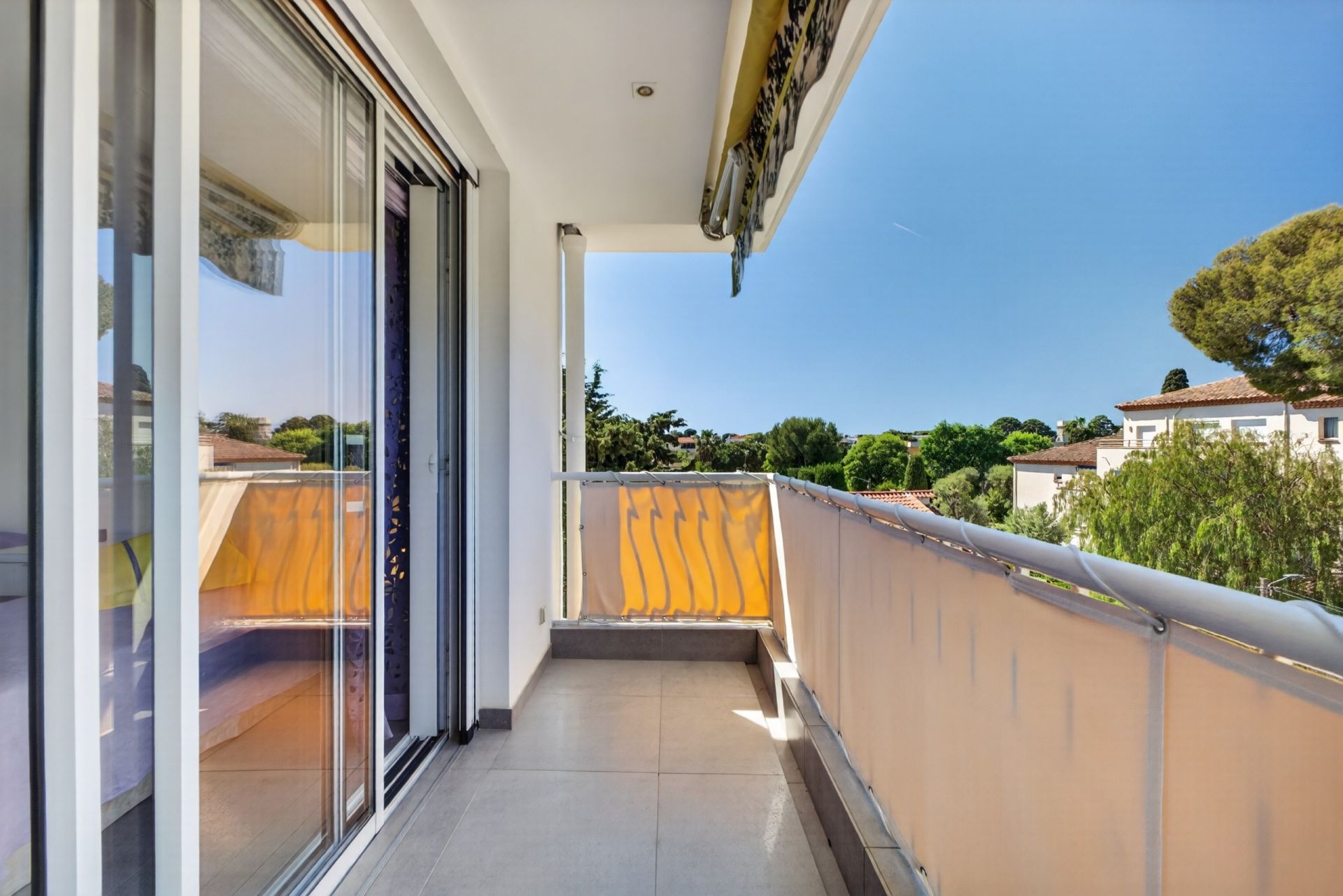 luxury apartment 4 Rooms for sale on ANTIBES (06600)
