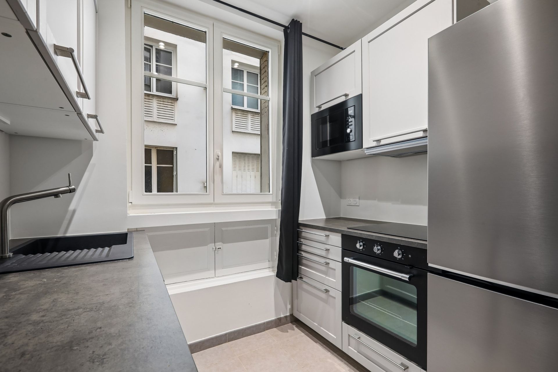 luxury apartment 2 Rooms for sale on PARIS (75116)