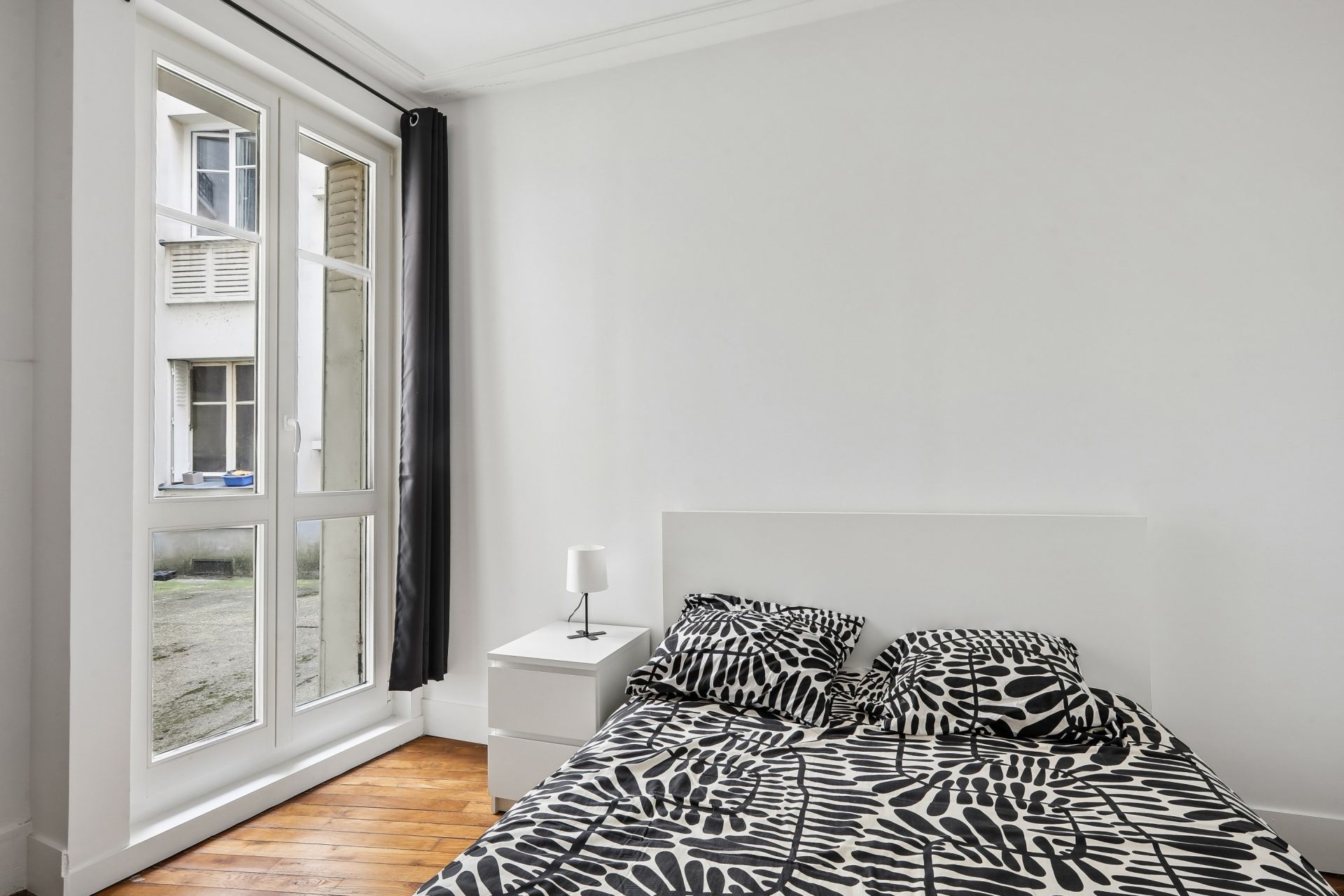 luxury apartment 2 Rooms for sale on PARIS (75116)