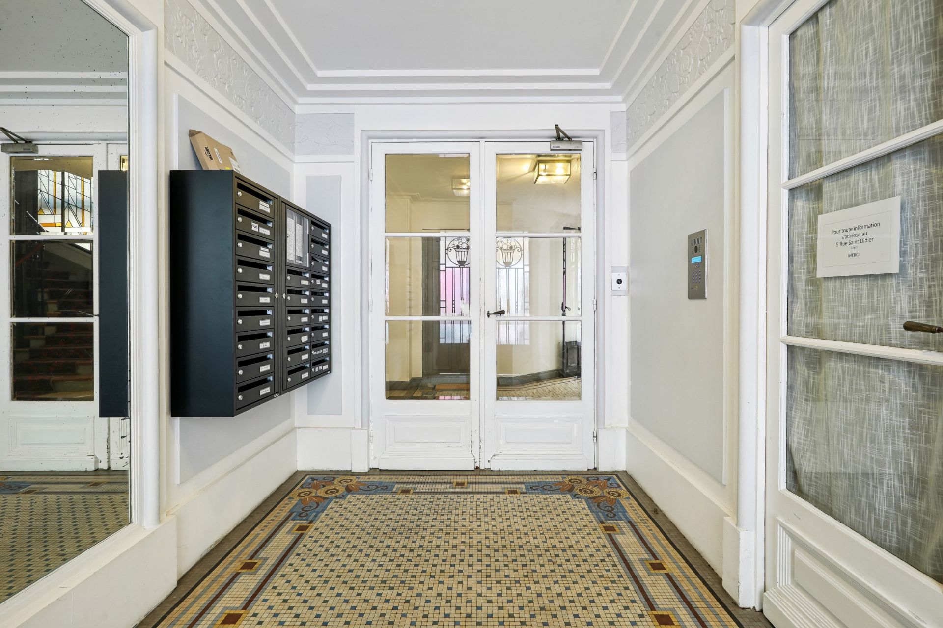 luxury apartment 2 Rooms for sale on PARIS (75116)
