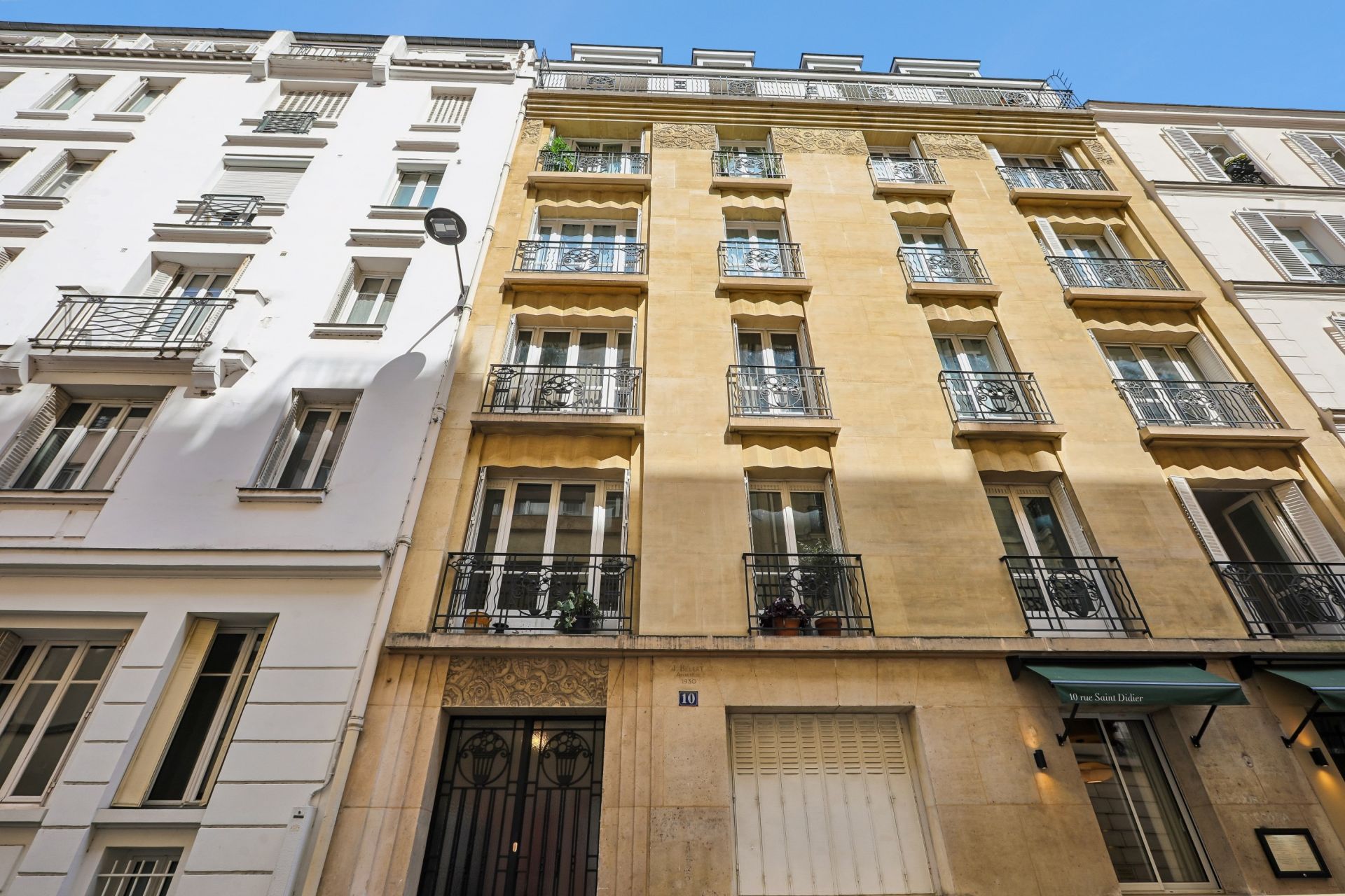 luxury apartment 2 Rooms for sale on PARIS (75116)
