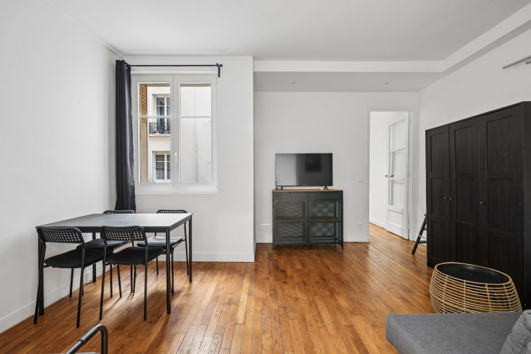 luxury apartment 2 Rooms for sale on PARIS (75116)