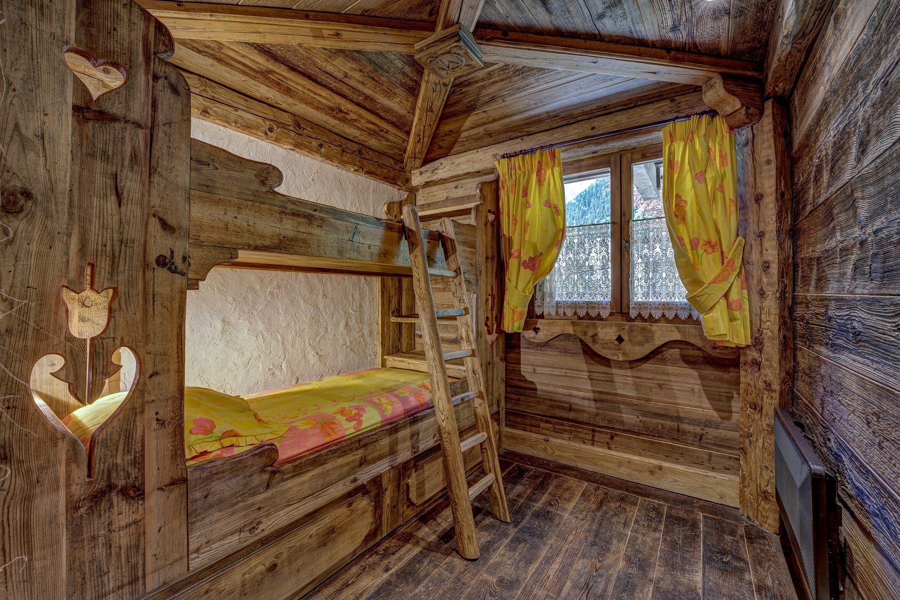 luxury apartment 6 Rooms for sale on CHAMONIX MONT BLANC (74400)