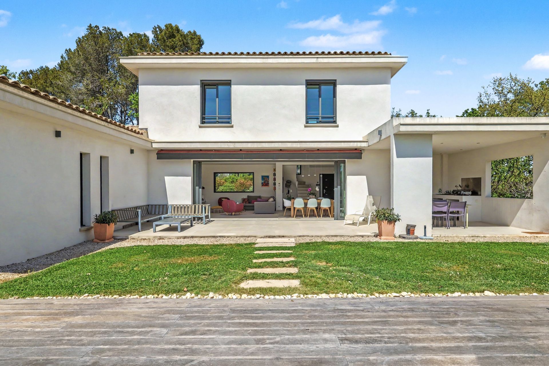 luxury house 5 Rooms for sale on PEYNIER (13790)