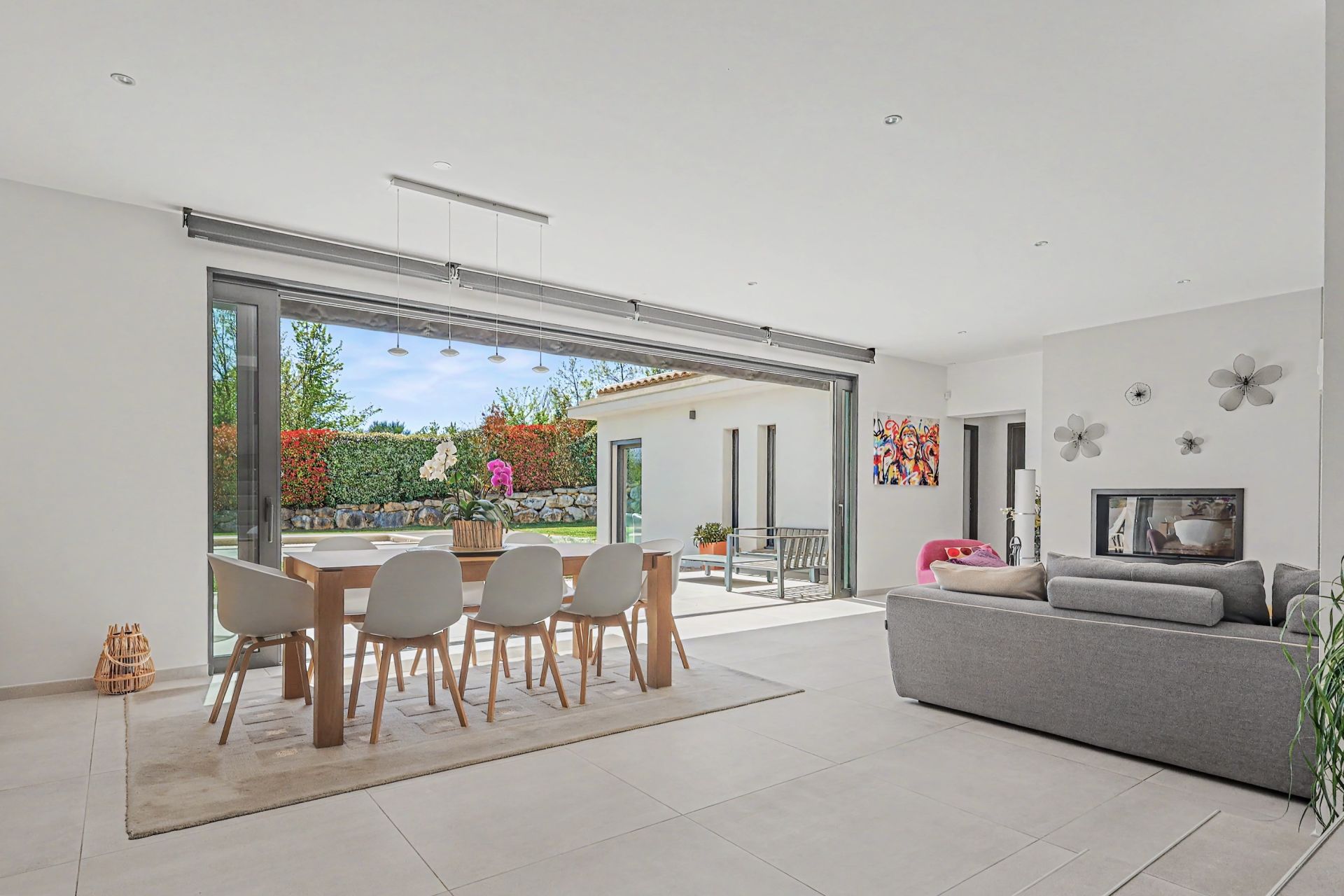 luxury house 5 Rooms for sale on PEYNIER (13790)
