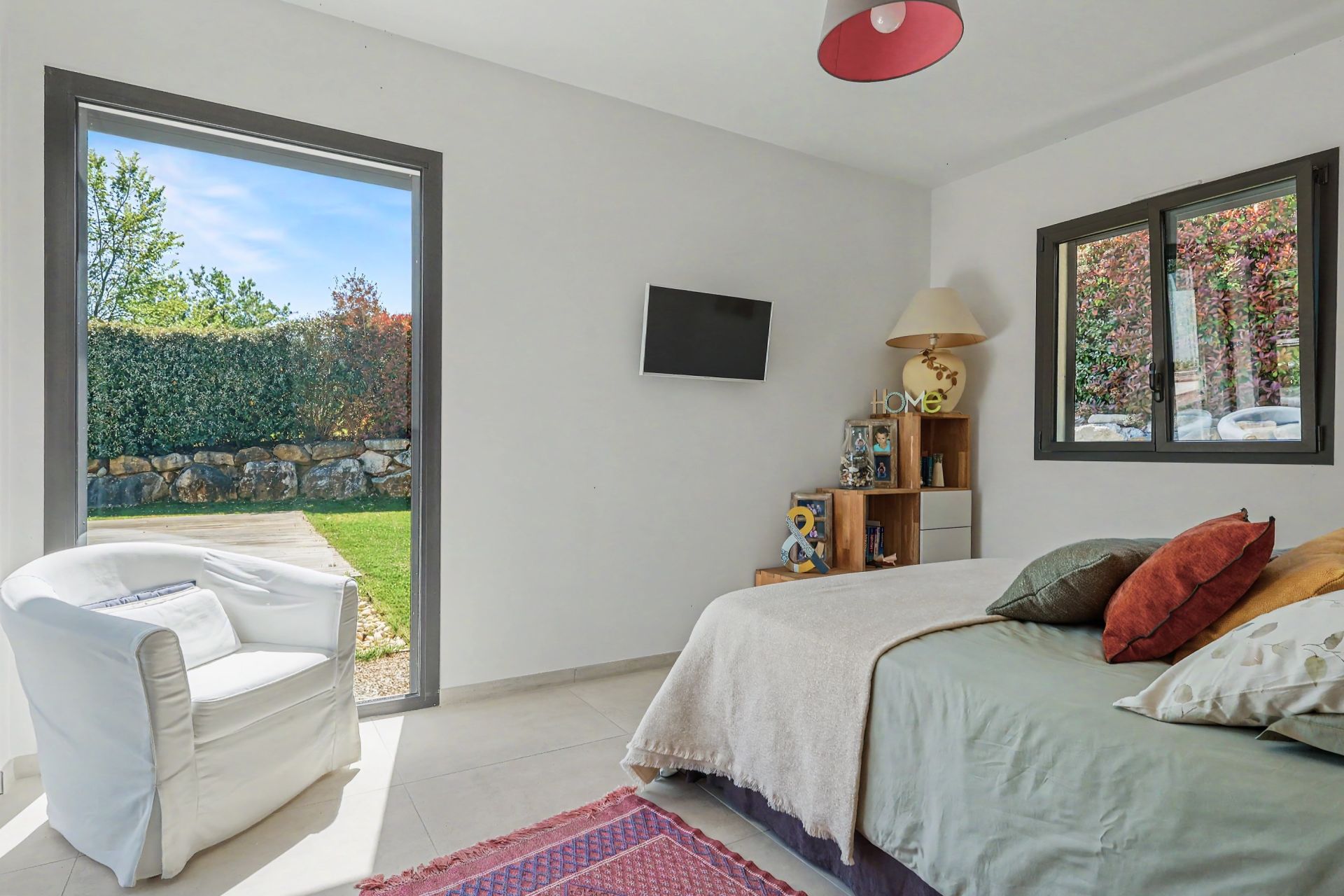 luxury house 5 Rooms for sale on PEYNIER (13790)