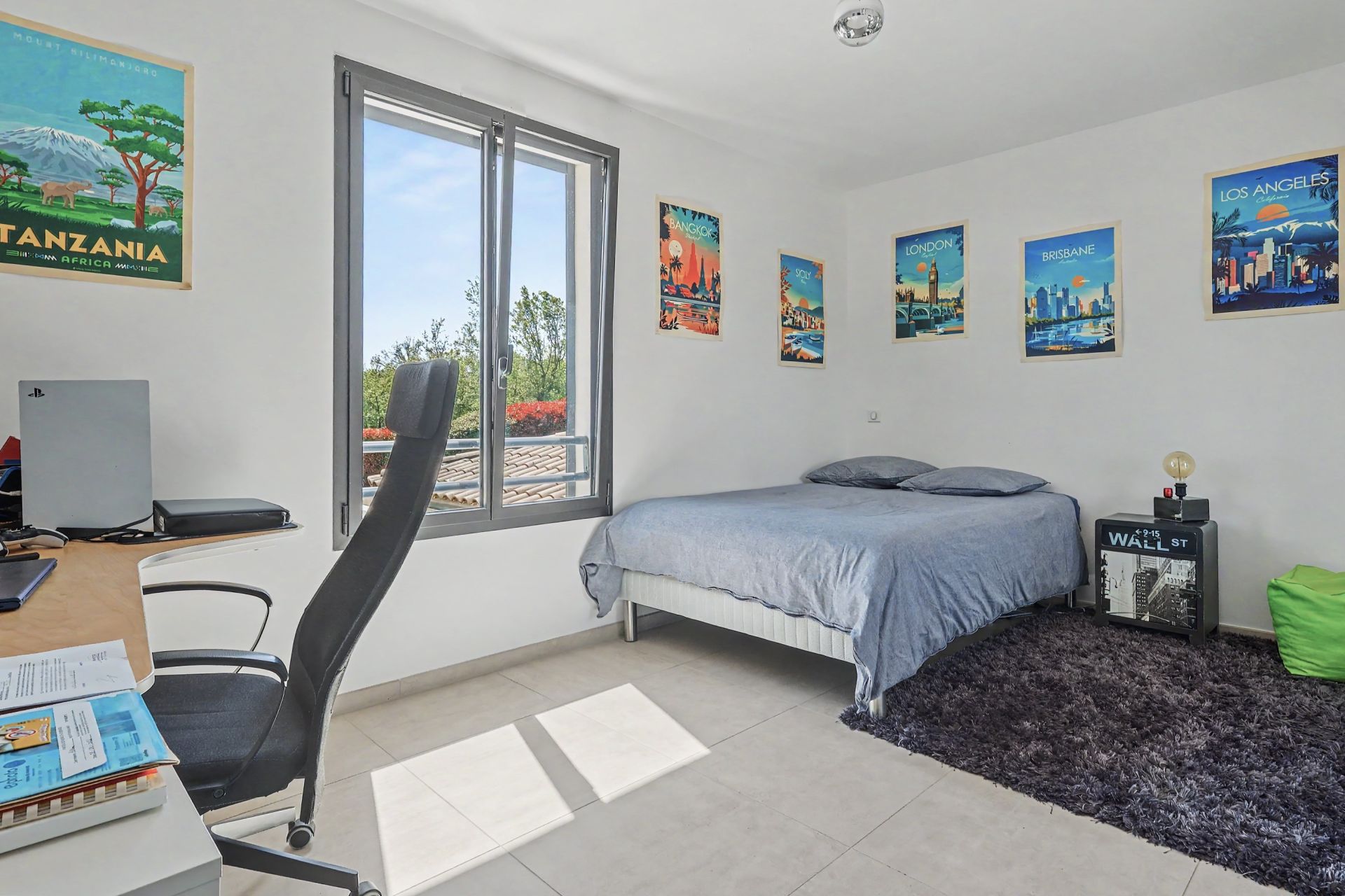 luxury house 5 Rooms for sale on PEYNIER (13790)