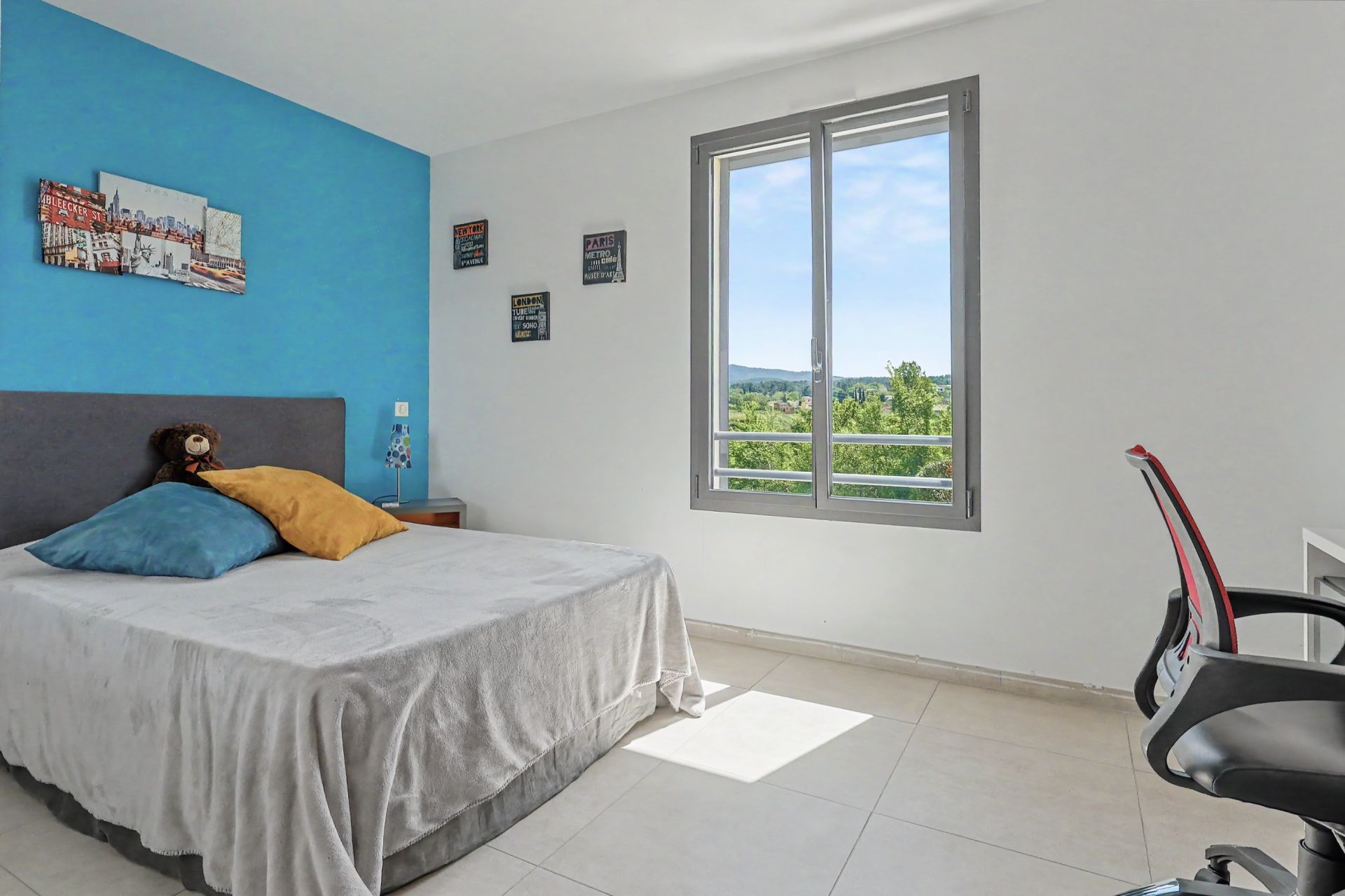 luxury house 5 Rooms for sale on PEYNIER (13790)