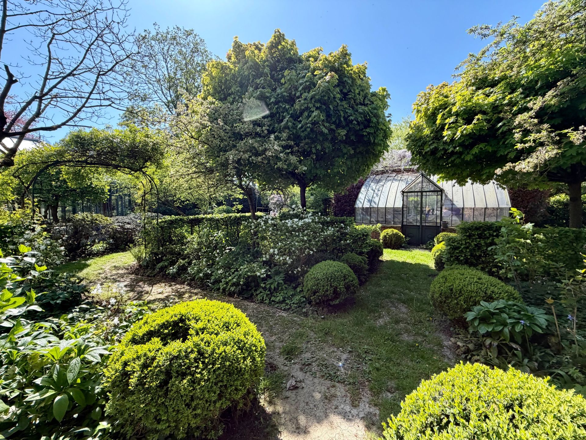 luxury house 15 Rooms for sale on MERIGNIES (59710)