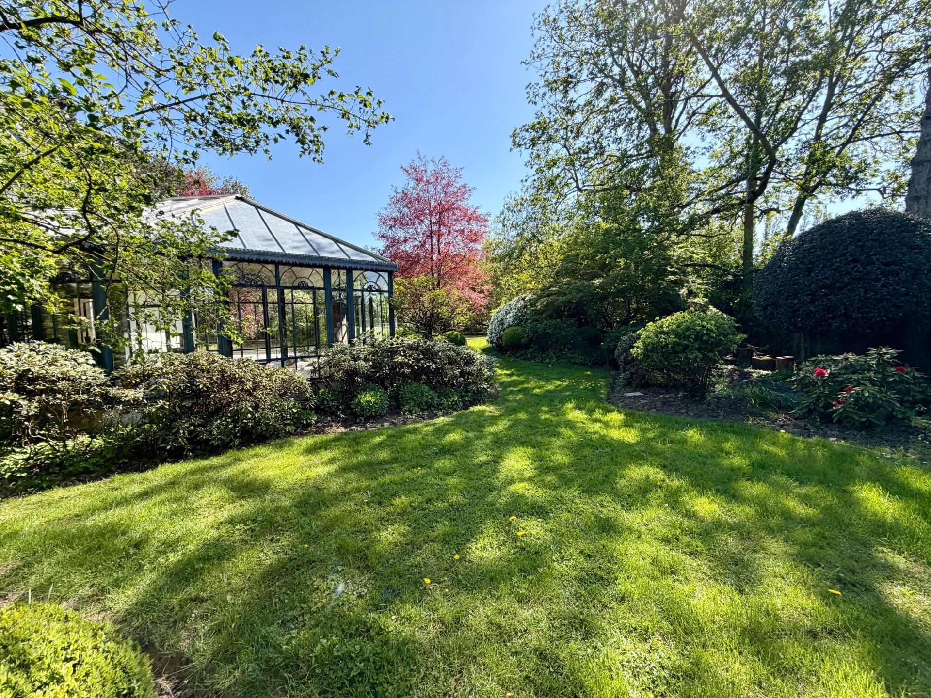luxury house 15 Rooms for sale on MERIGNIES (59710)