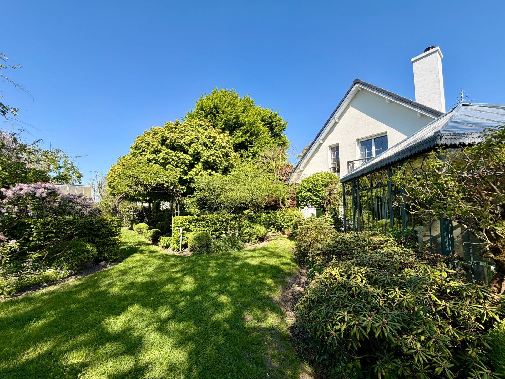 luxury house 15 Rooms for sale on MERIGNIES (59710)