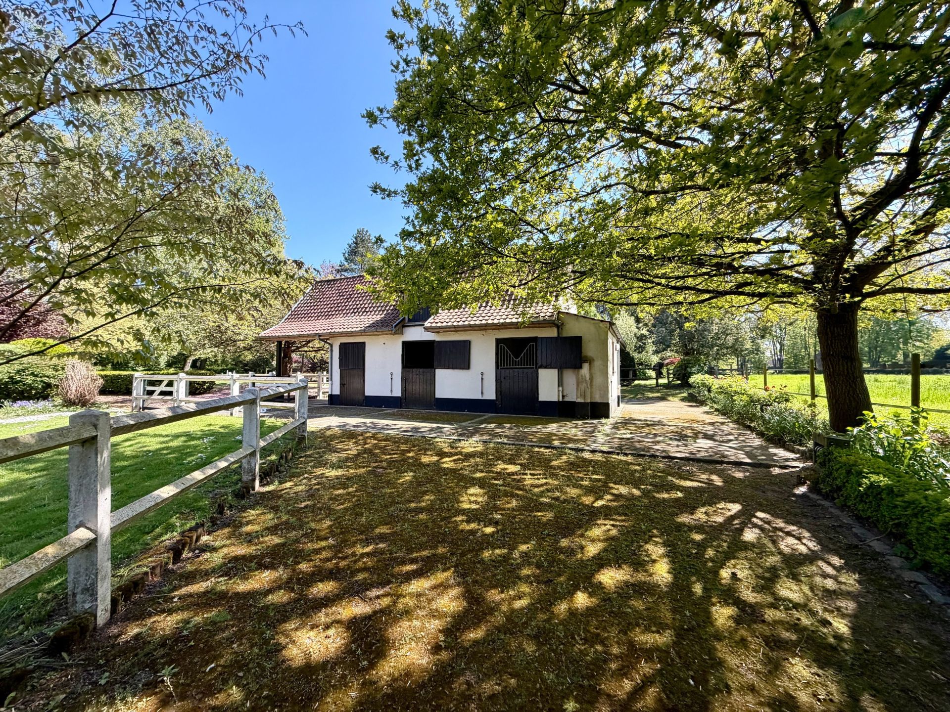 luxury house 15 Rooms for sale on MERIGNIES (59710)