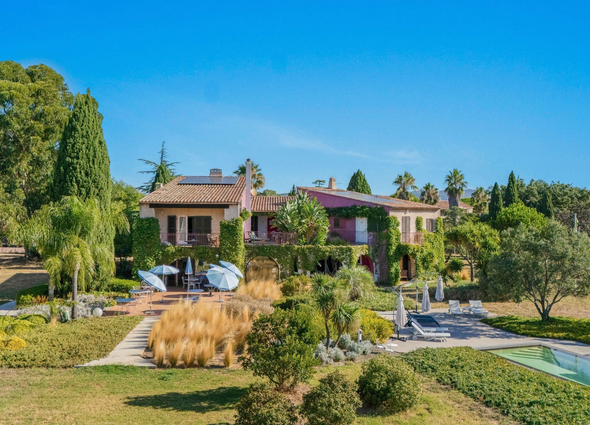 luxury house 13 Rooms for sale on LA LONDE LES MAURES (83250)