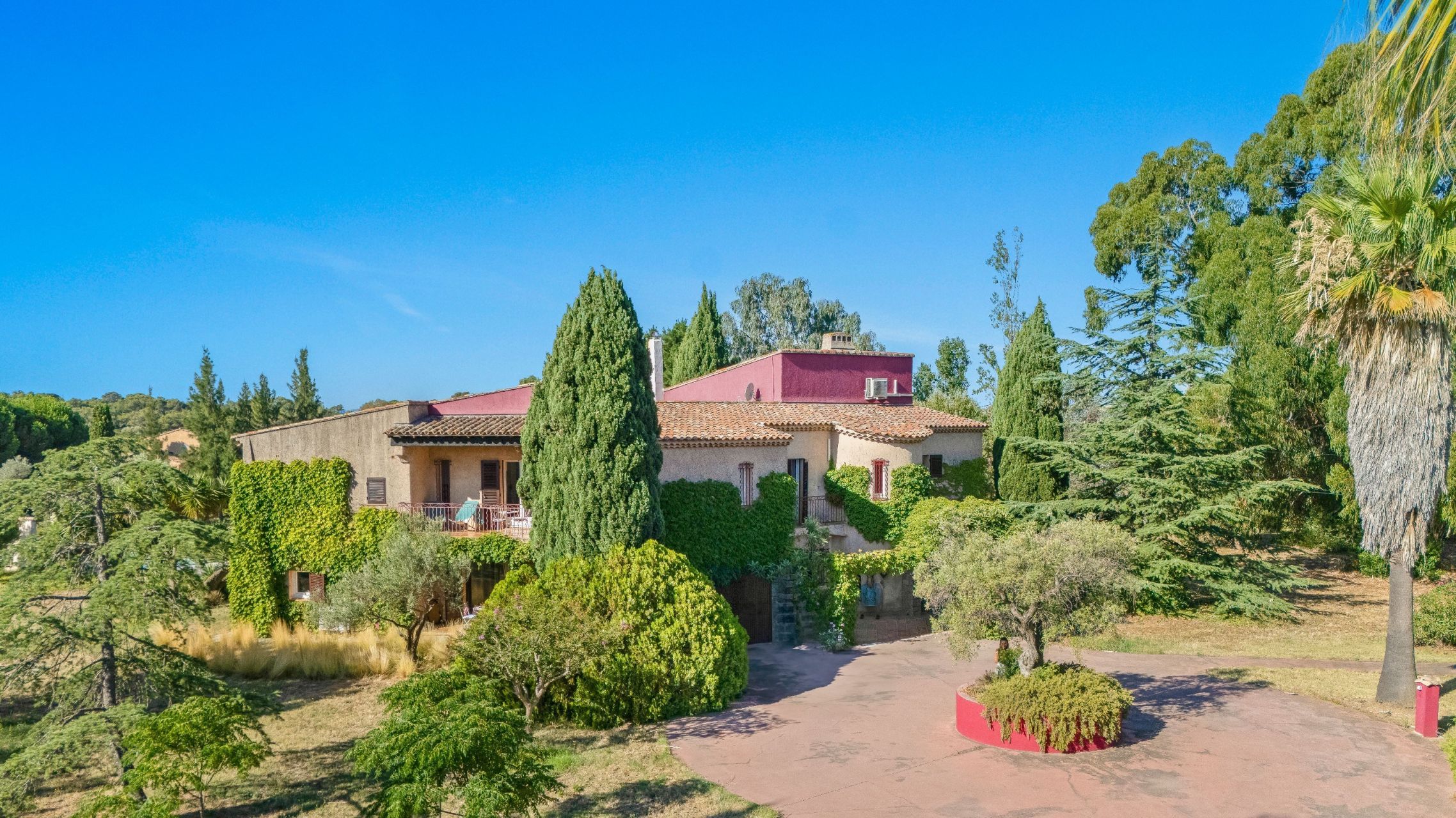 maison de luxe 13 Pièces en vente sur LA LONDE LES MAURES (83250)
