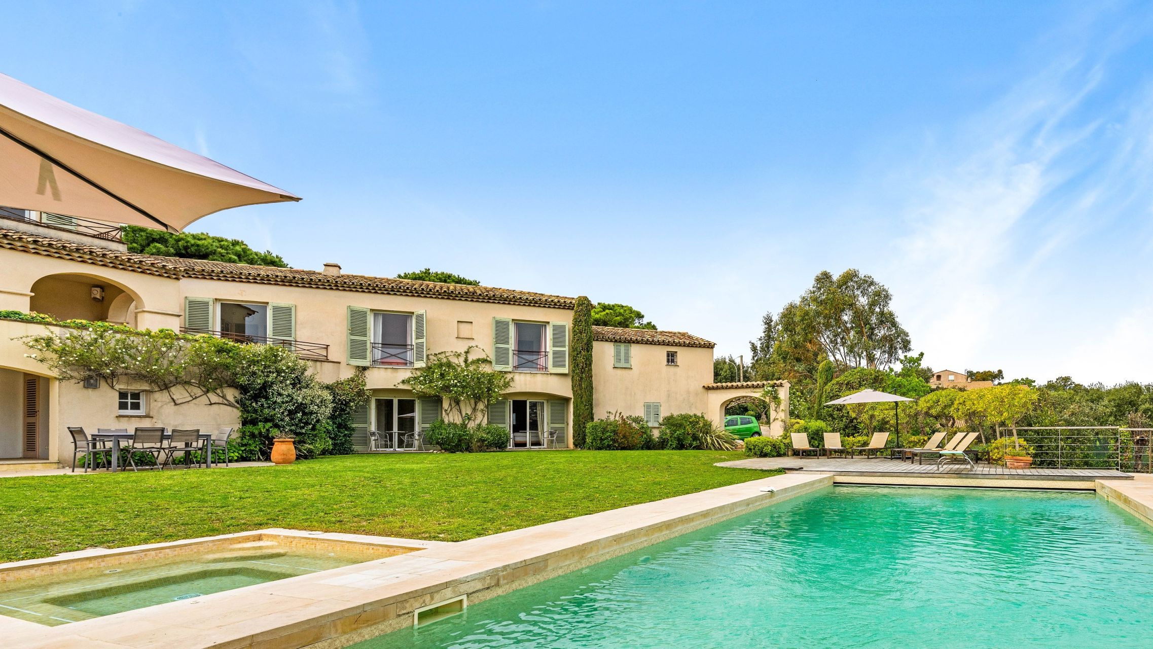 luxury provencale house 10 Rooms for sale on STE MAXIME (83120)