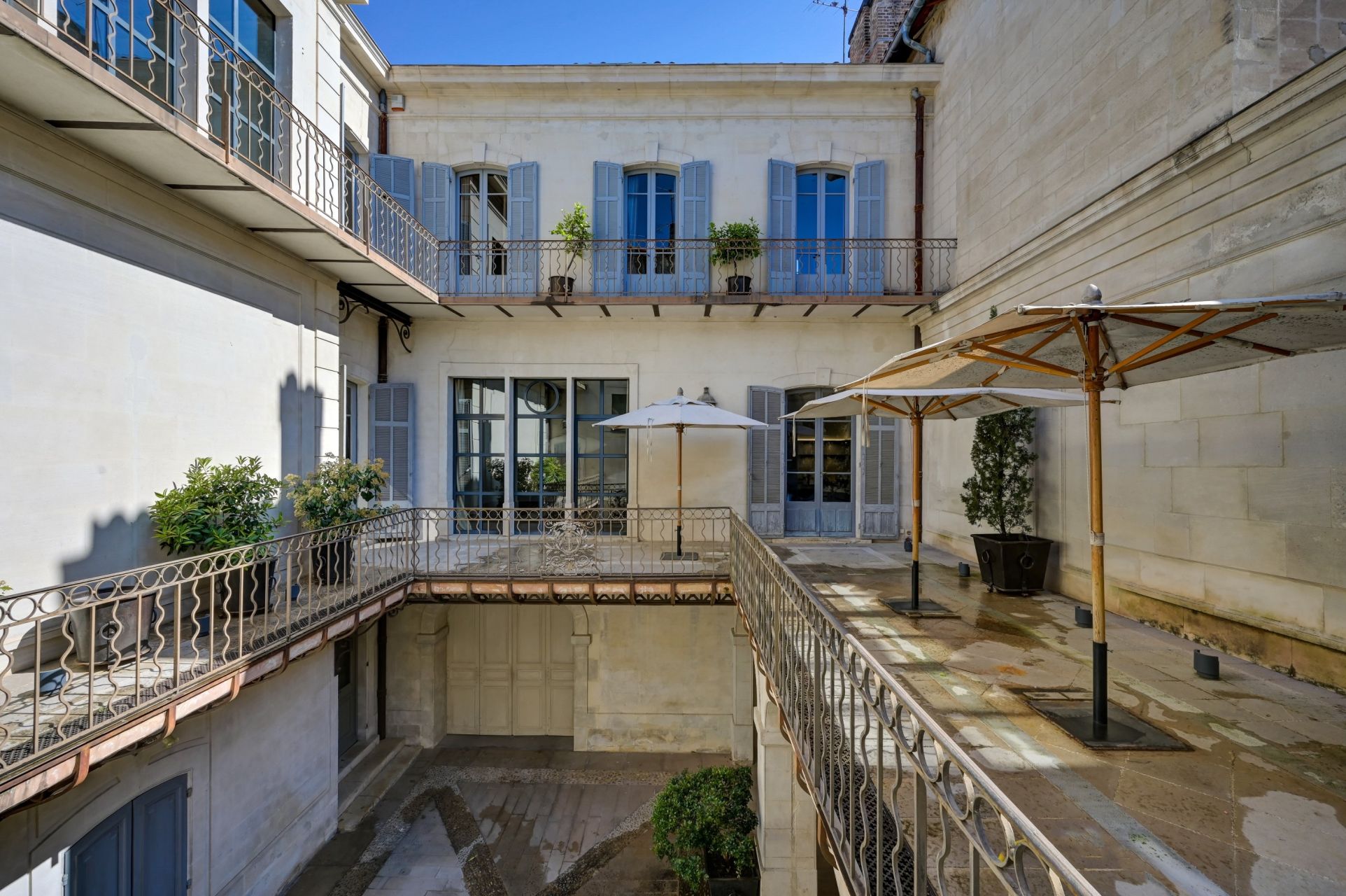 mansion (hôtel particulier) 14 Rooms for sale on AVIGNON (84000)