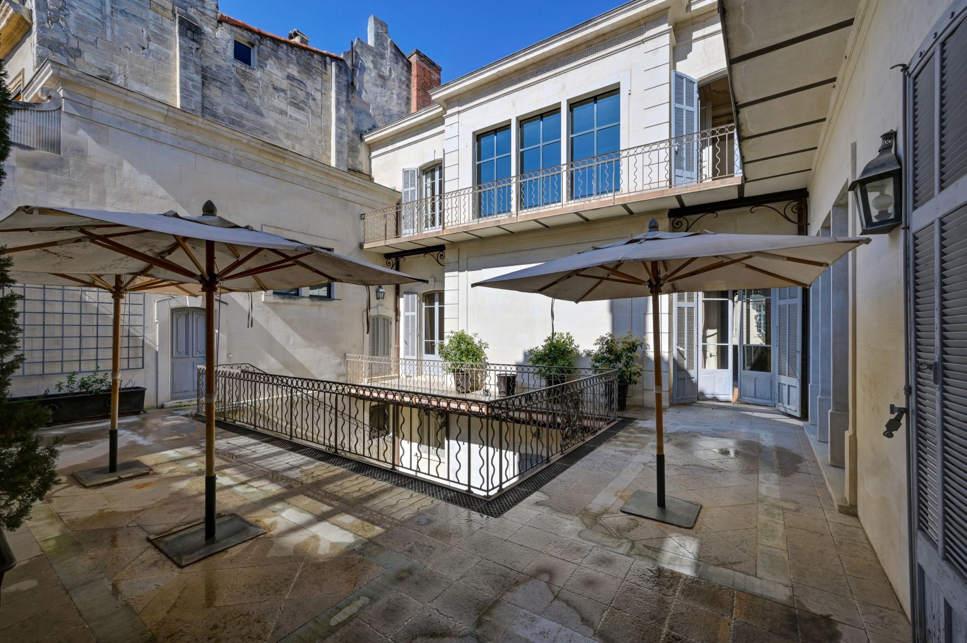 mansion (hôtel particulier) 14 Rooms for sale on AVIGNON (84000)