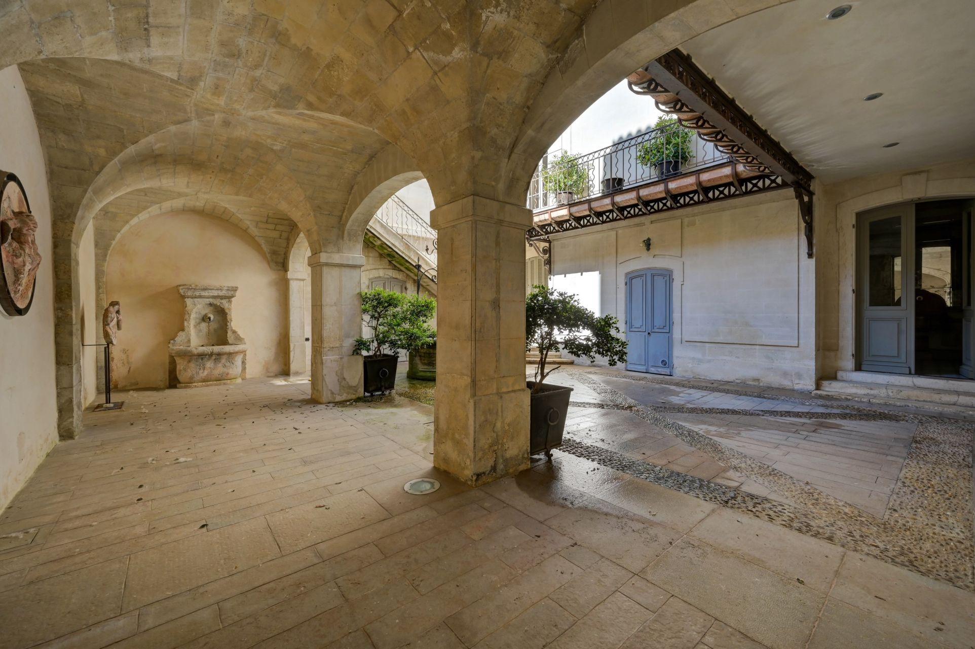 mansion (hôtel particulier) 14 Rooms for sale on AVIGNON (84000)