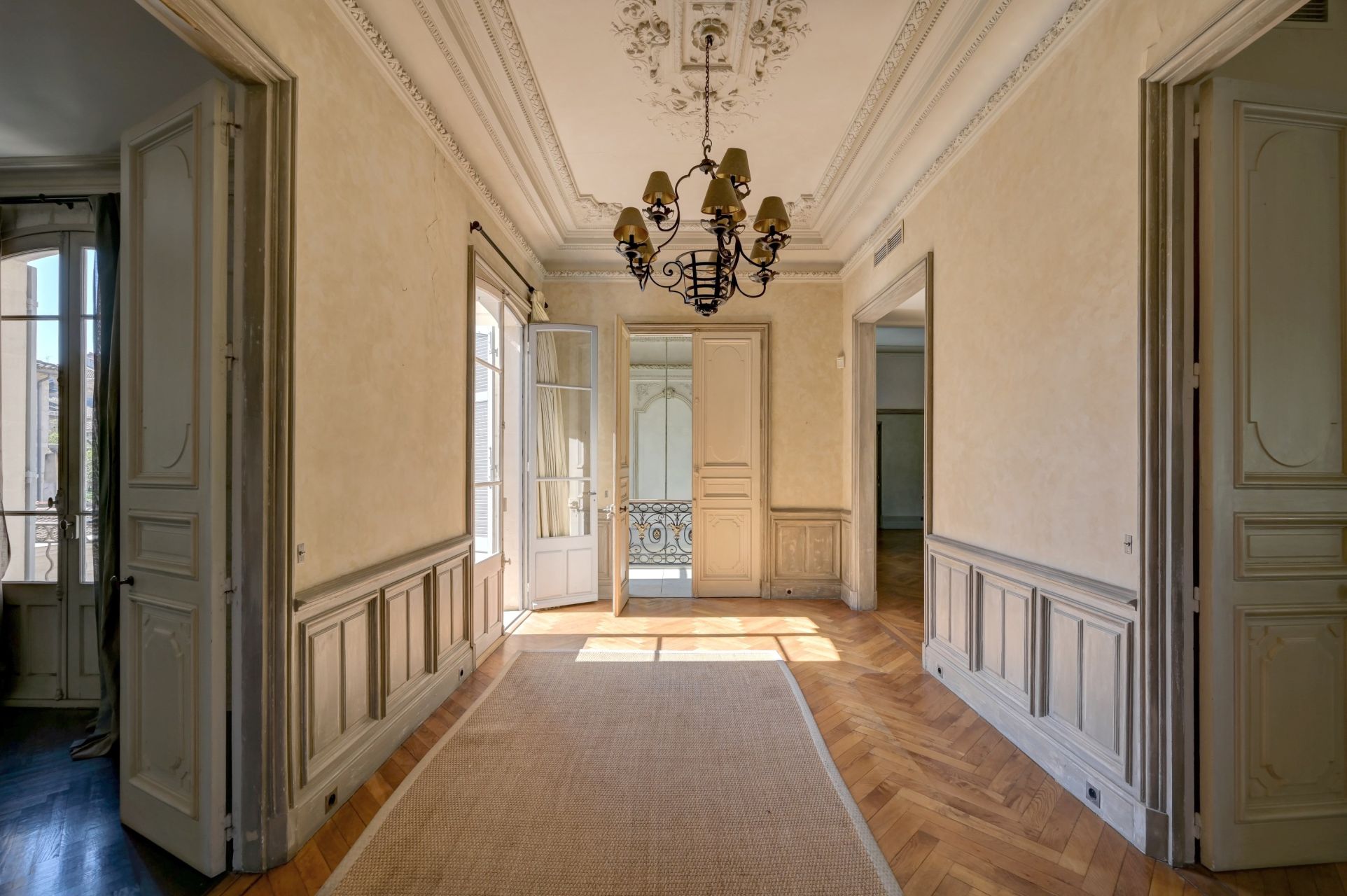 mansion (hôtel particulier) 14 Rooms for sale on AVIGNON (84000)