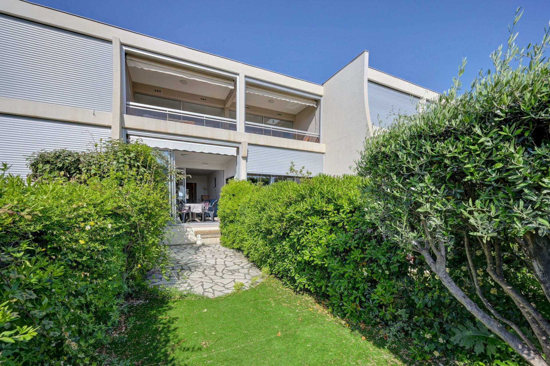 luxury apartment 2 Rooms for sale on CASSIS (13260)