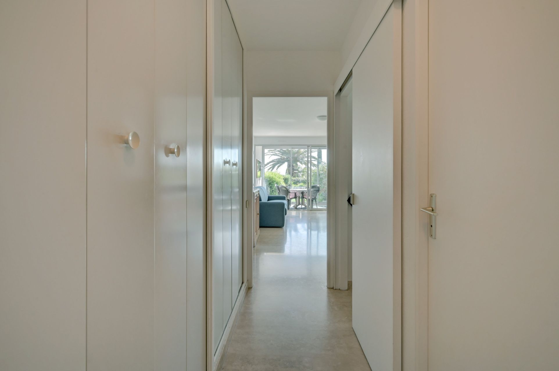 luxury apartment 2 Rooms for sale on CASSIS (13260)
