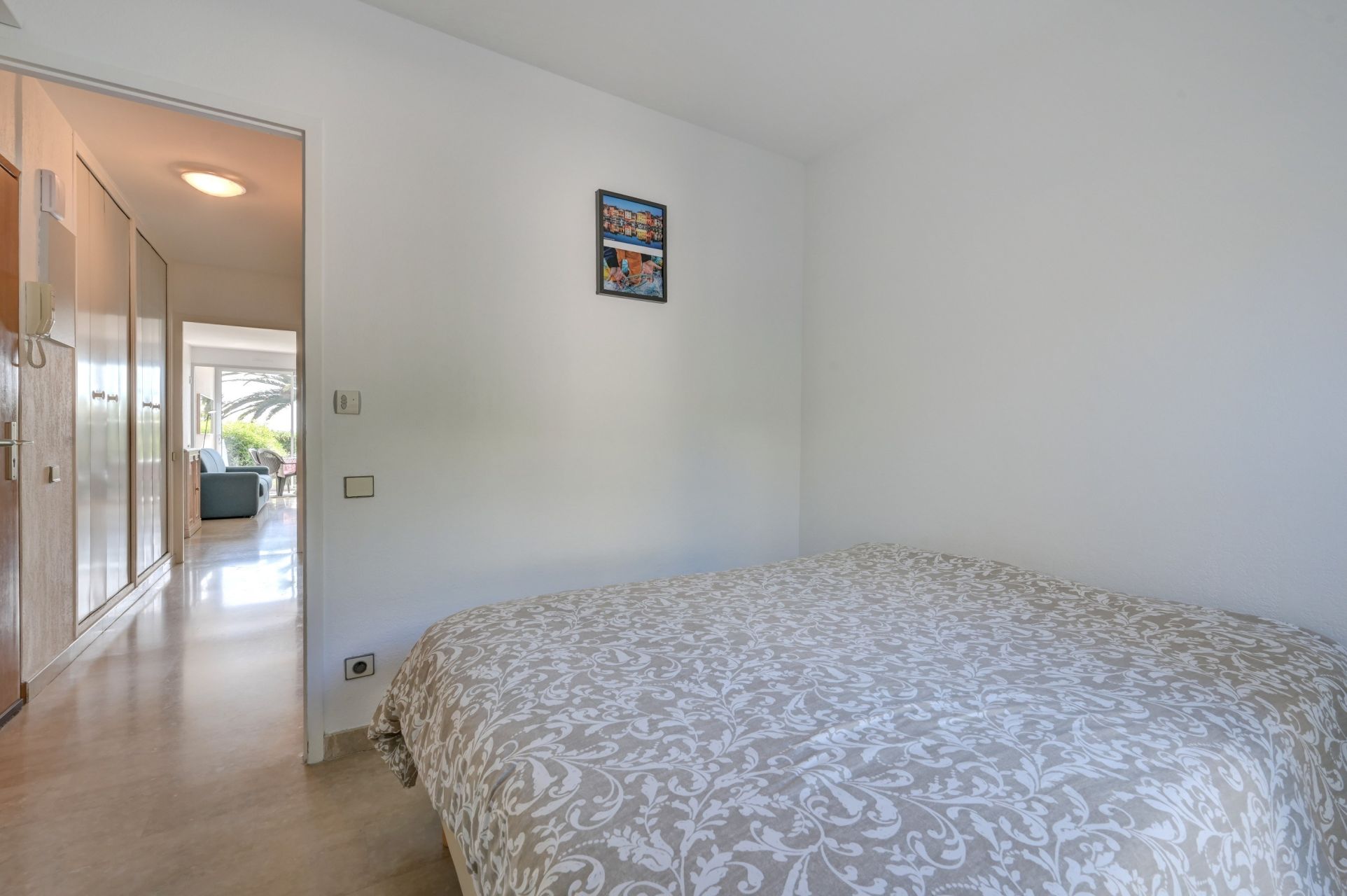 luxury apartment 2 Rooms for sale on CASSIS (13260)