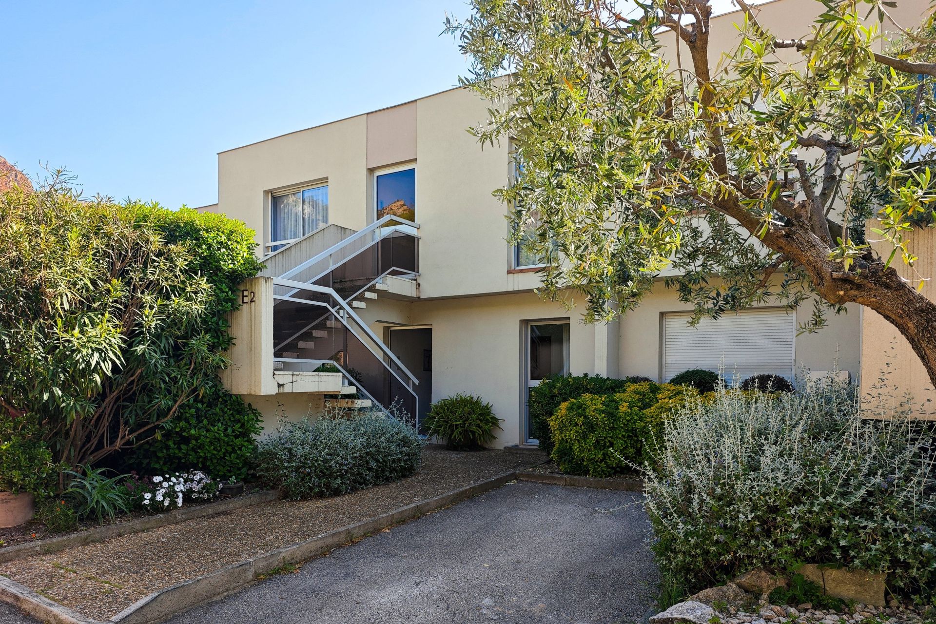 luxury apartment 2 Rooms for sale on CASSIS (13260)