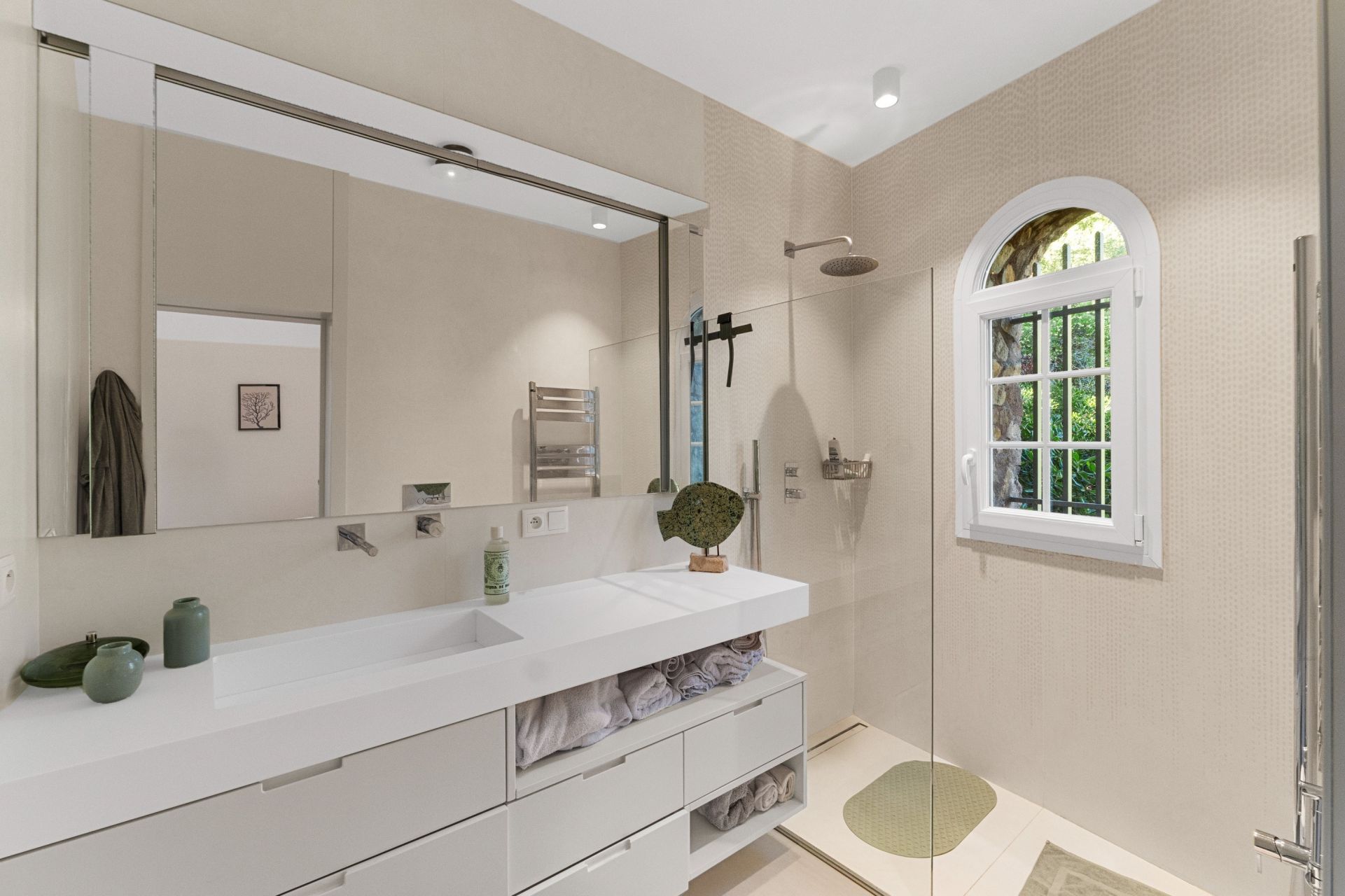 luxury villa 6 Rooms for sale on THEOULE SUR MER (06590)