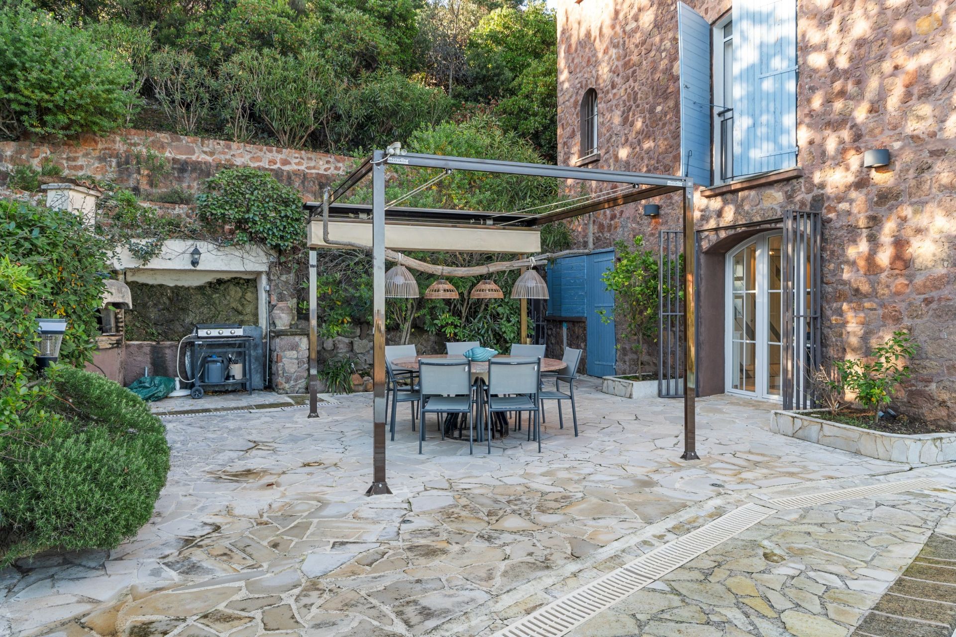 luxury villa 6 Rooms for sale on THEOULE SUR MER (06590)