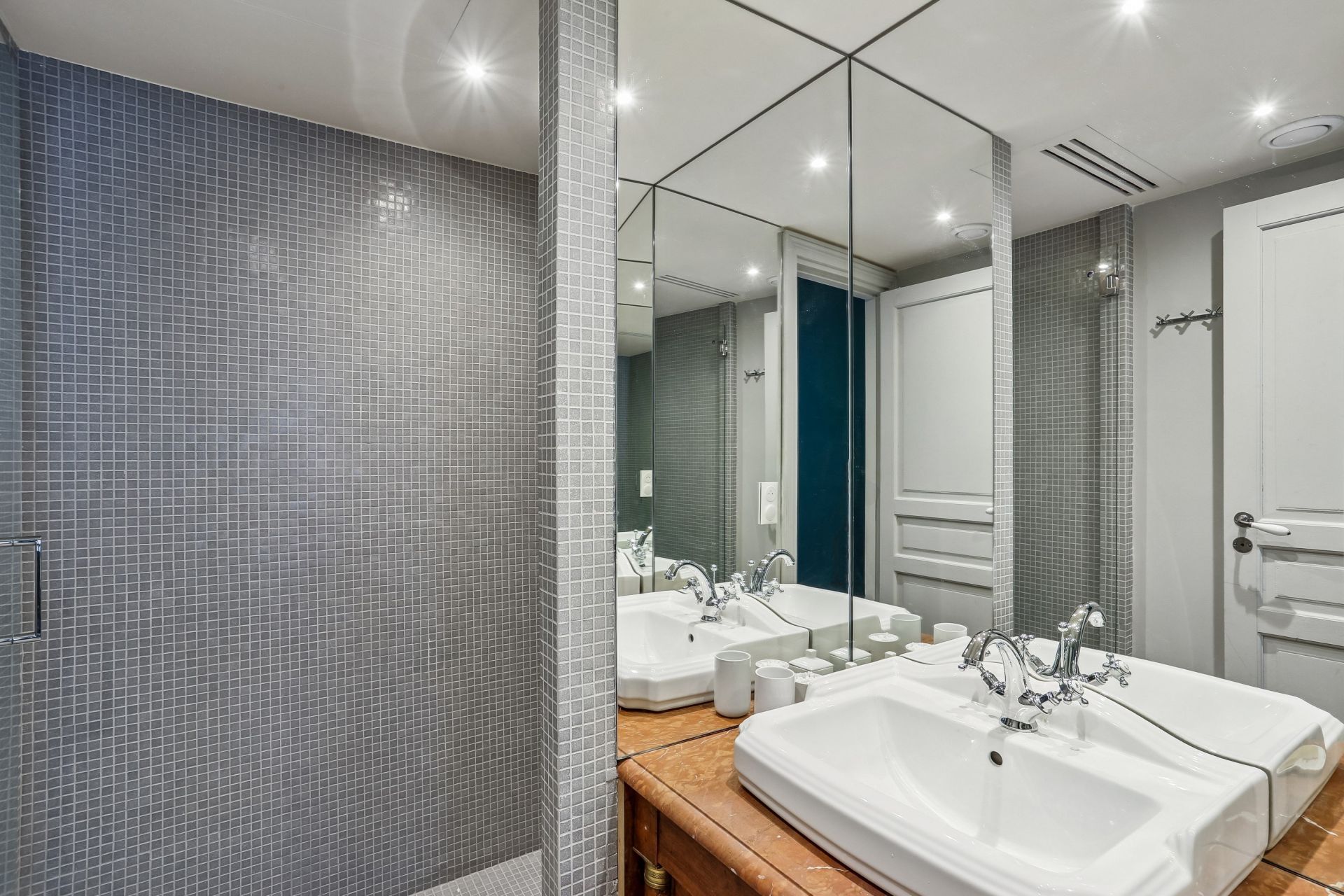luxury apartment 4 Rooms for seasonal rent on PARIS (75006)