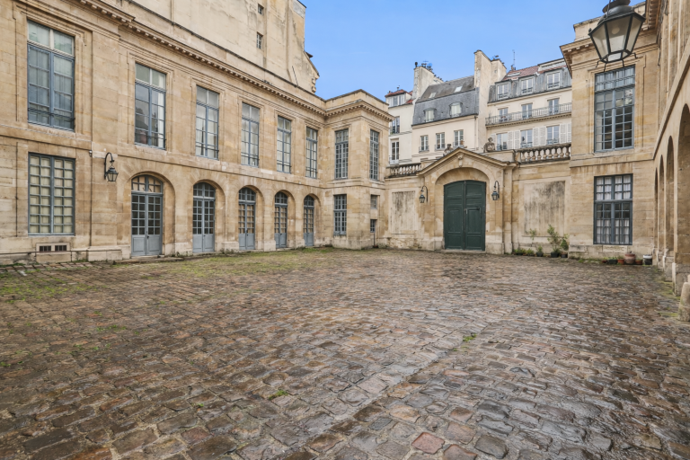 luxury apartment 4 Rooms for seasonal rent on PARIS (75006)