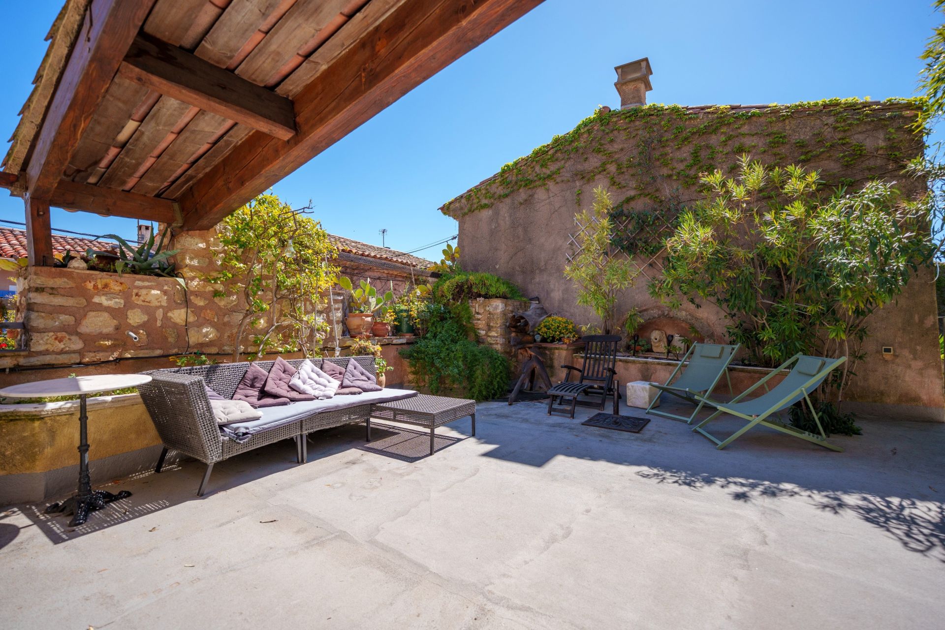 maison de luxe 13 Pièces en vente sur MONTPEYROUX (34150)