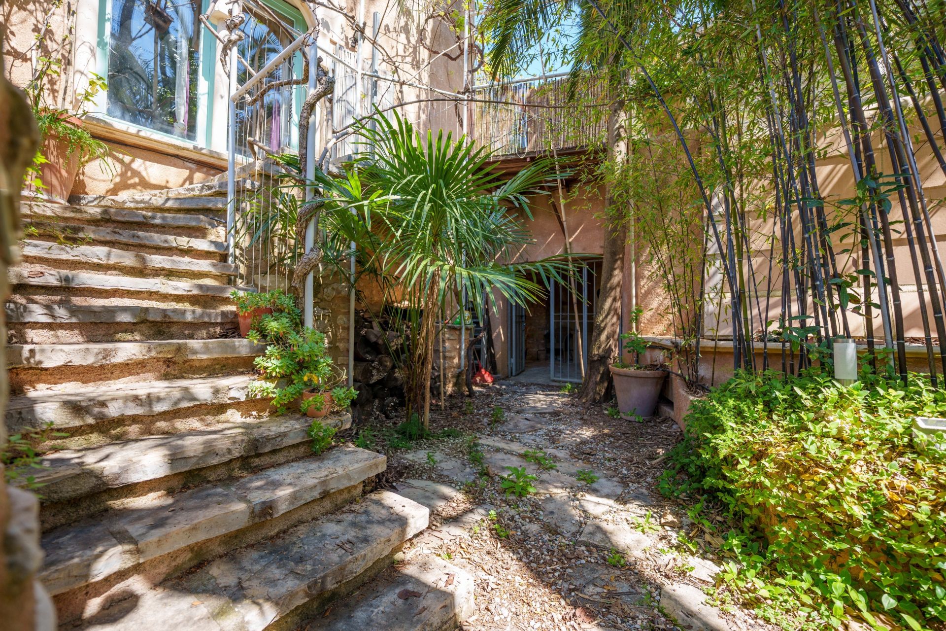 maison de luxe 13 Pièces en vente sur MONTPEYROUX (34150)