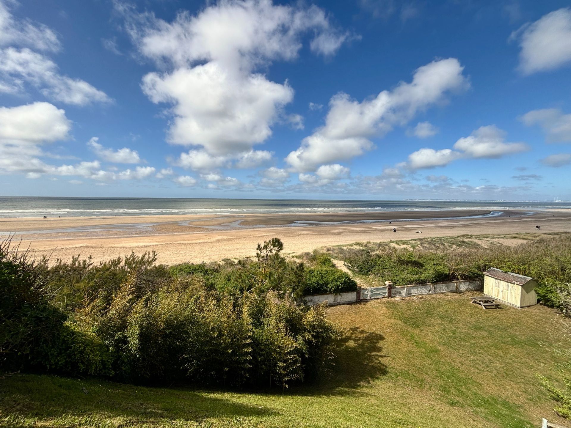 luxury house 11 Rooms for seasonal rent on BENERVILLE SUR MER (14910)