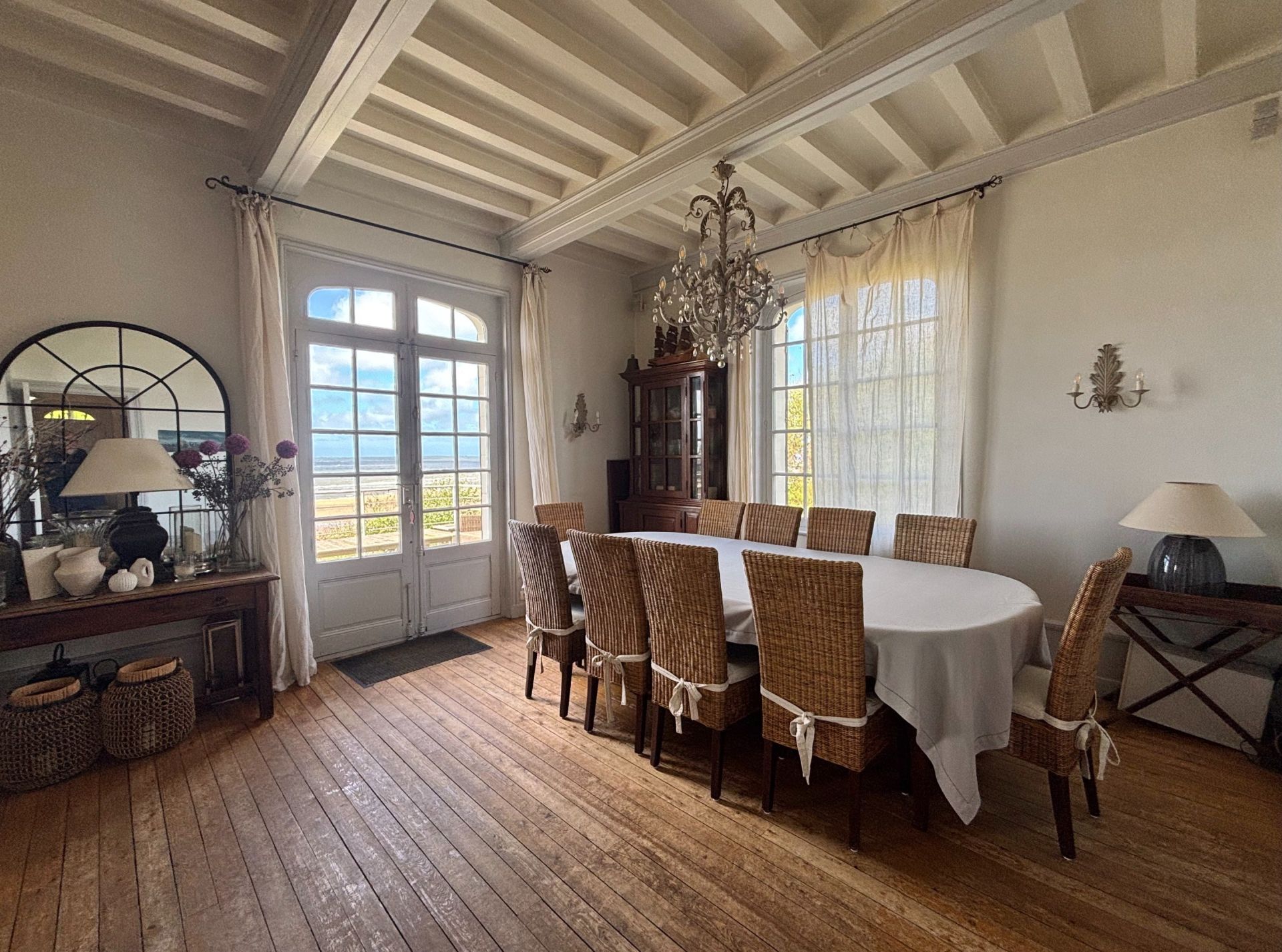 luxury house 11 Rooms for seasonal rent on BENERVILLE SUR MER (14910)