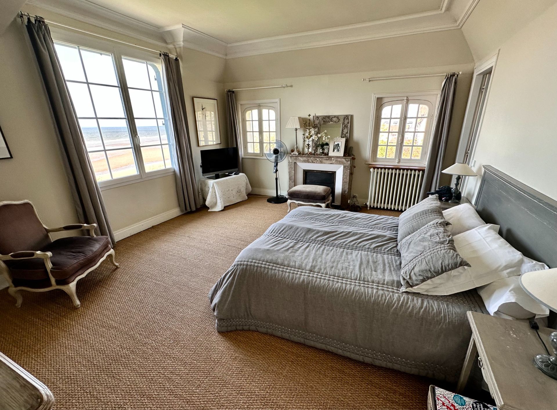 luxury house 11 Rooms for seasonal rent on BENERVILLE SUR MER (14910)