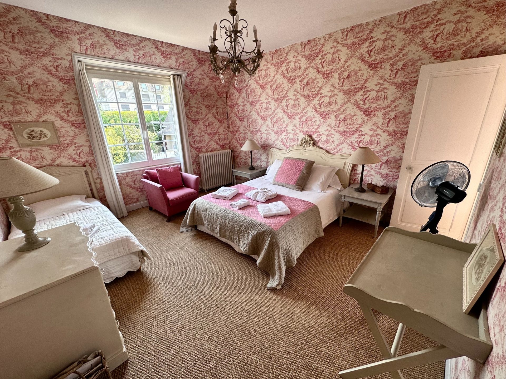 luxury house 11 Rooms for seasonal rent on BENERVILLE SUR MER (14910)